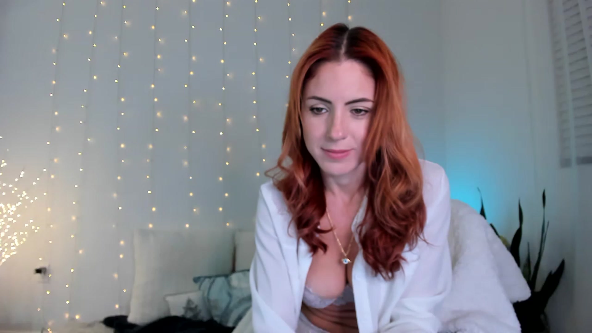 Gallery image thumbnail from AlisOnFire's myfreecams stream on, 12/05/2022, 05:19 image 14 of 20