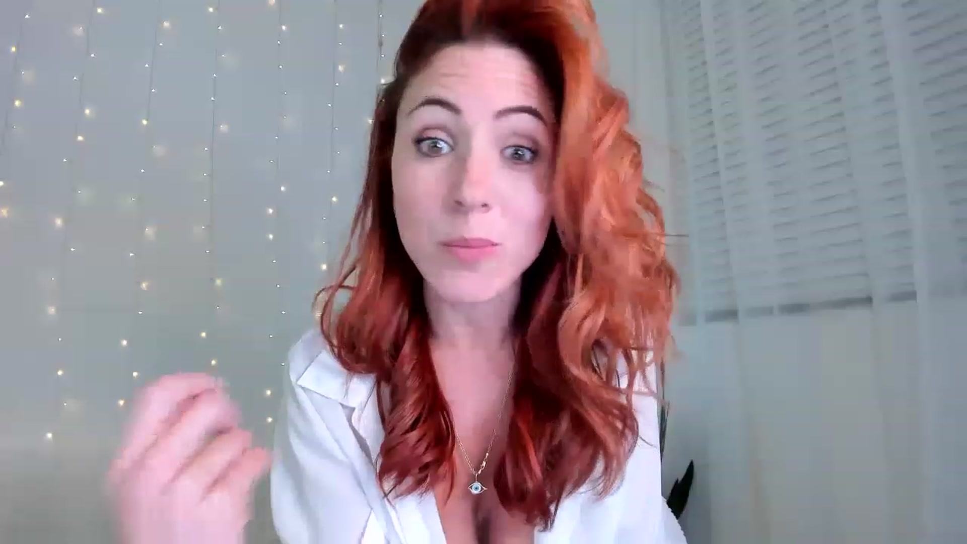Gallery image thumbnail from AlisOnFire's myfreecams stream on, 12/05/2022, 08:00 image 15 of 20