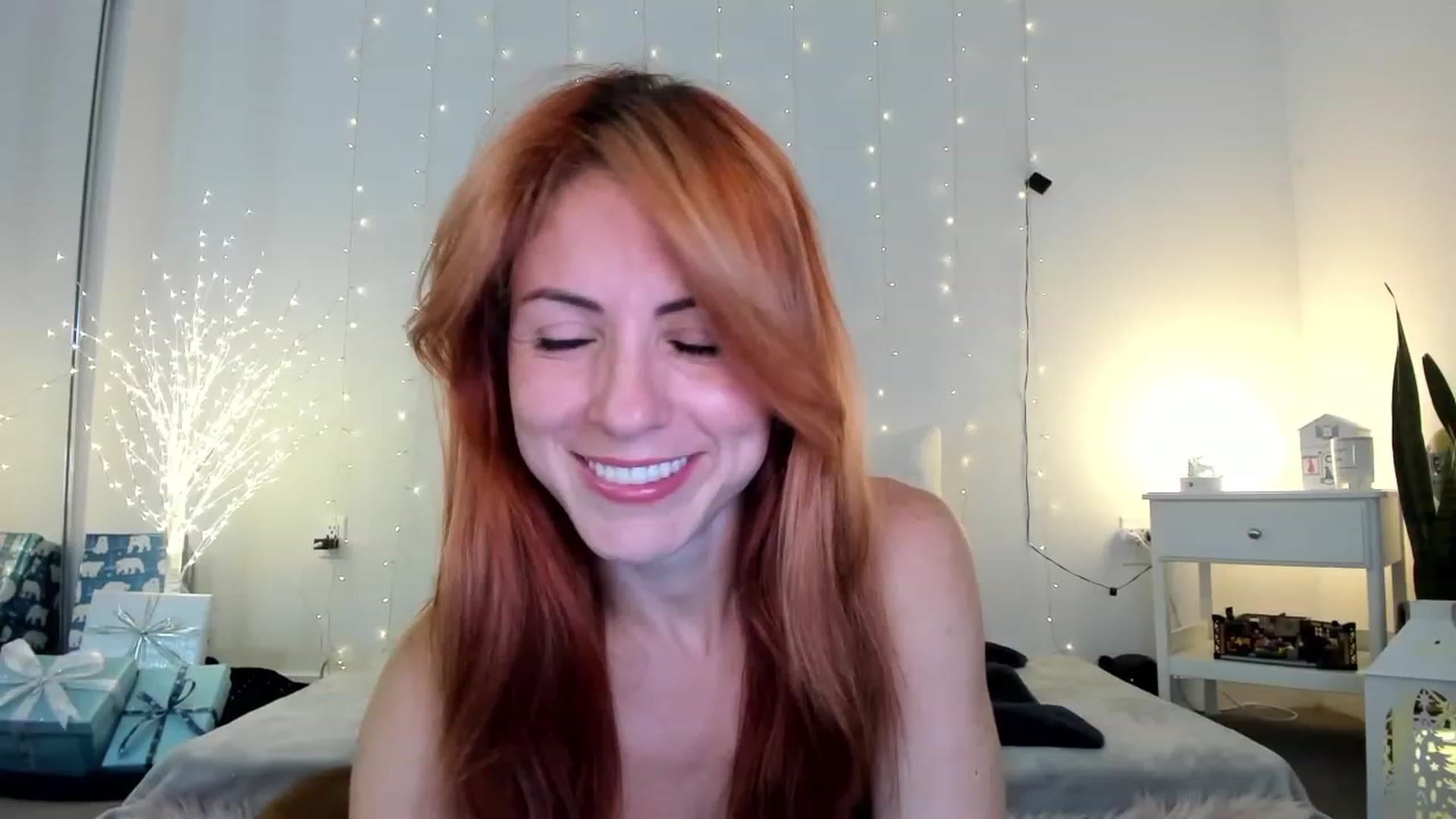 Gallery image thumbnail from AlisOnFire's myfreecams stream on, 12/07/2022, 06:28 image 4 of 20