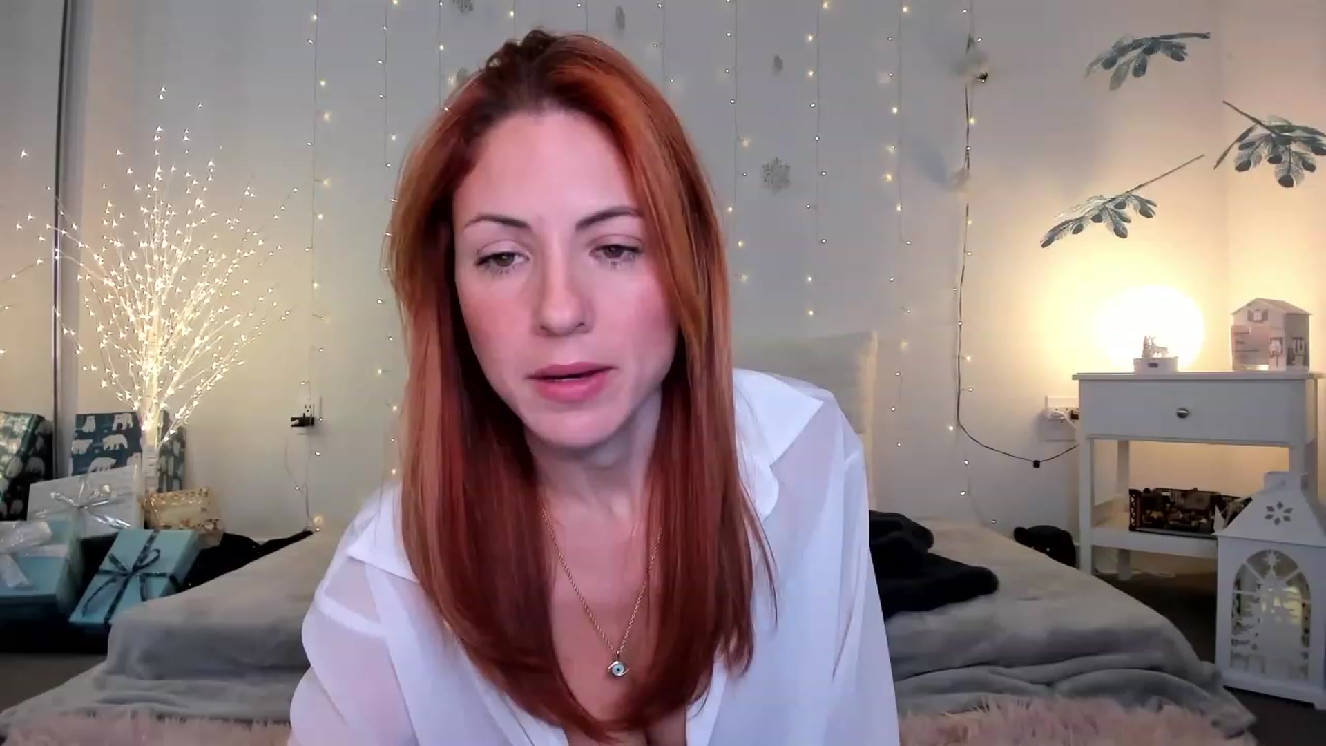 Gallery image thumbnail from AlisOnFire's myfreecams stream on, 12/10/2022, 02:36 image 13 of 20