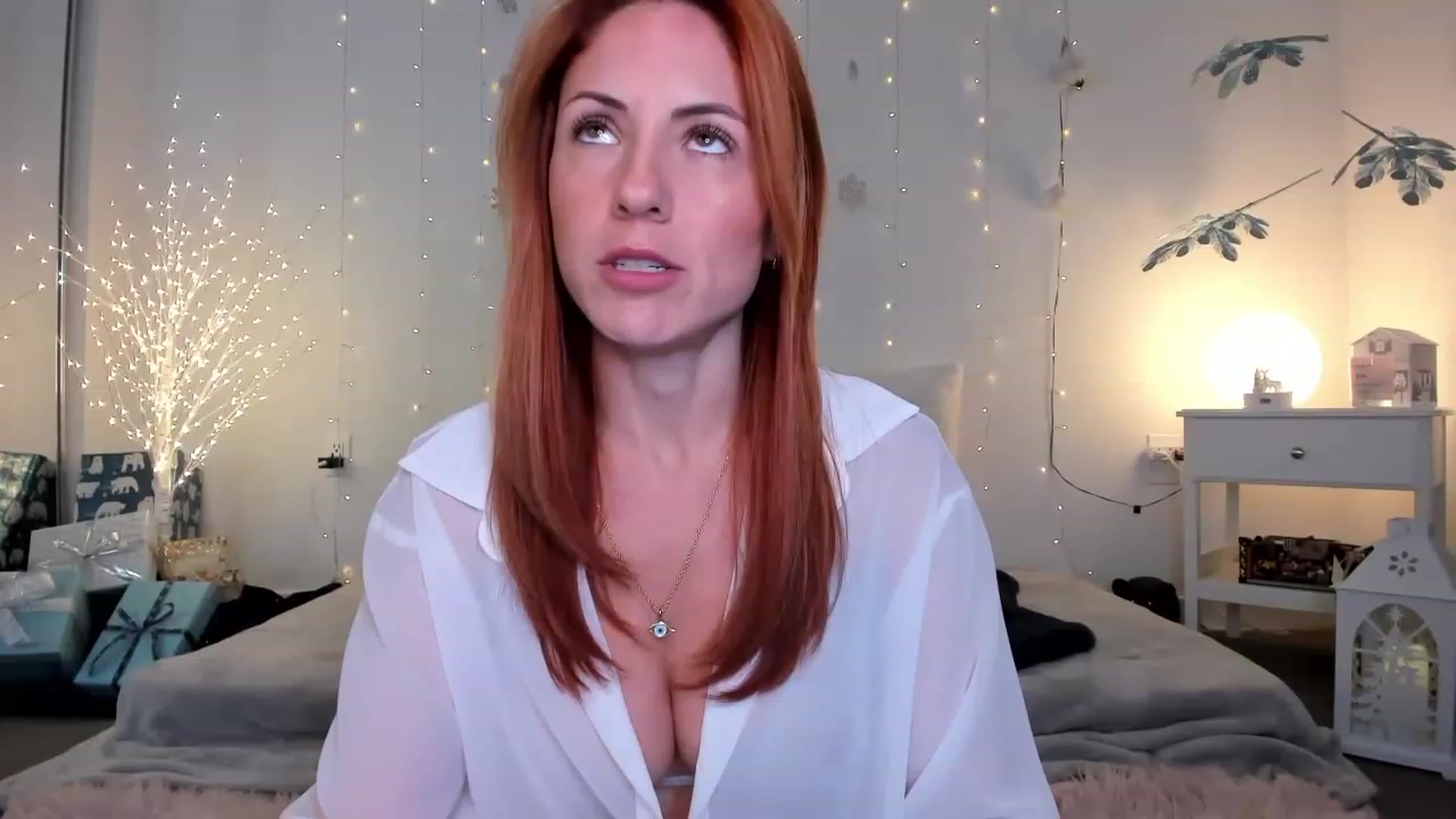 Gallery image thumbnail from AlisOnFire's myfreecams stream on, 12/10/2022, 02:36 image 14 of 20
