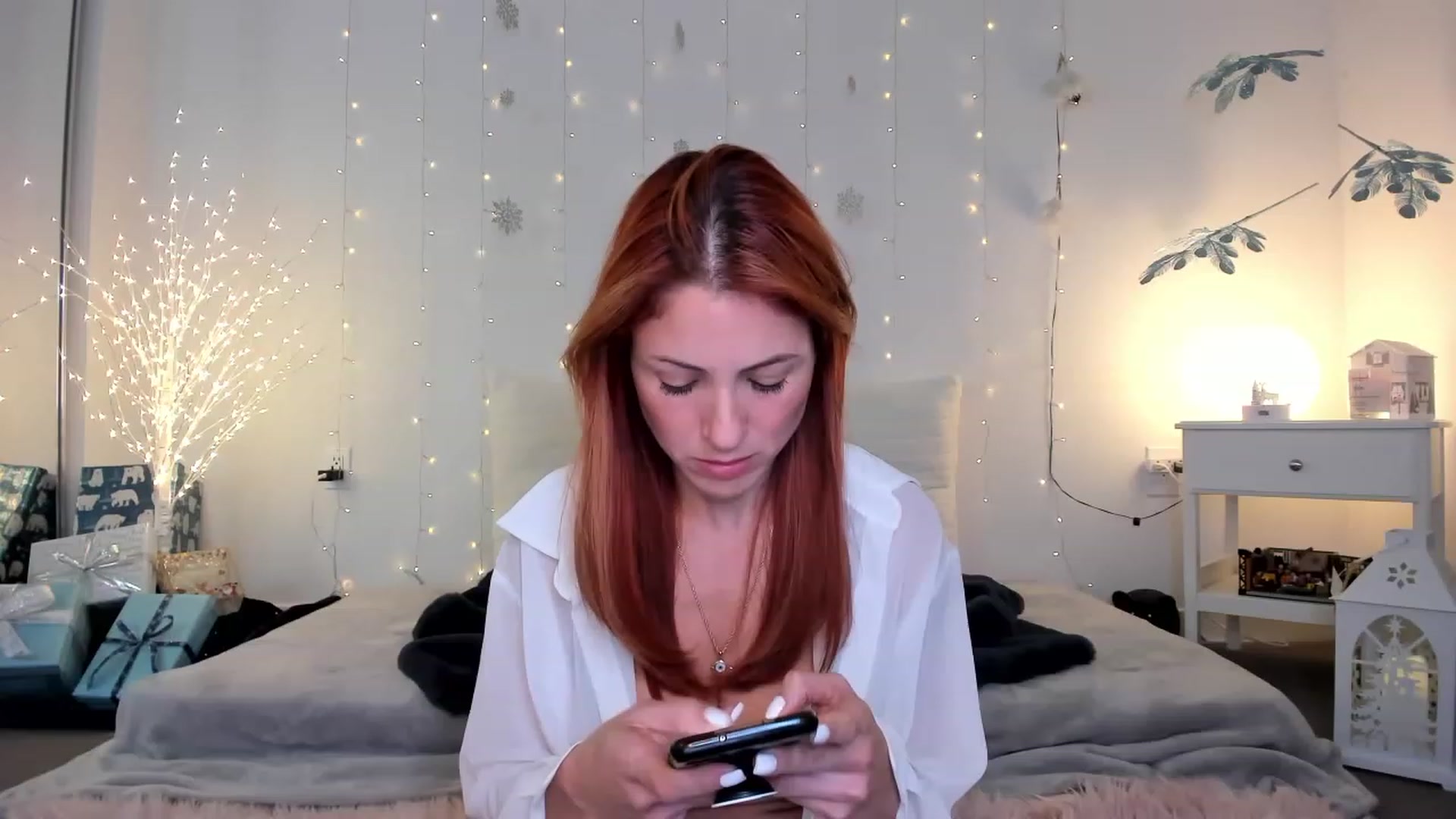 Gallery image thumbnail from AlisOnFire's myfreecams stream on, 12/10/2022, 02:36 image 12 of 20