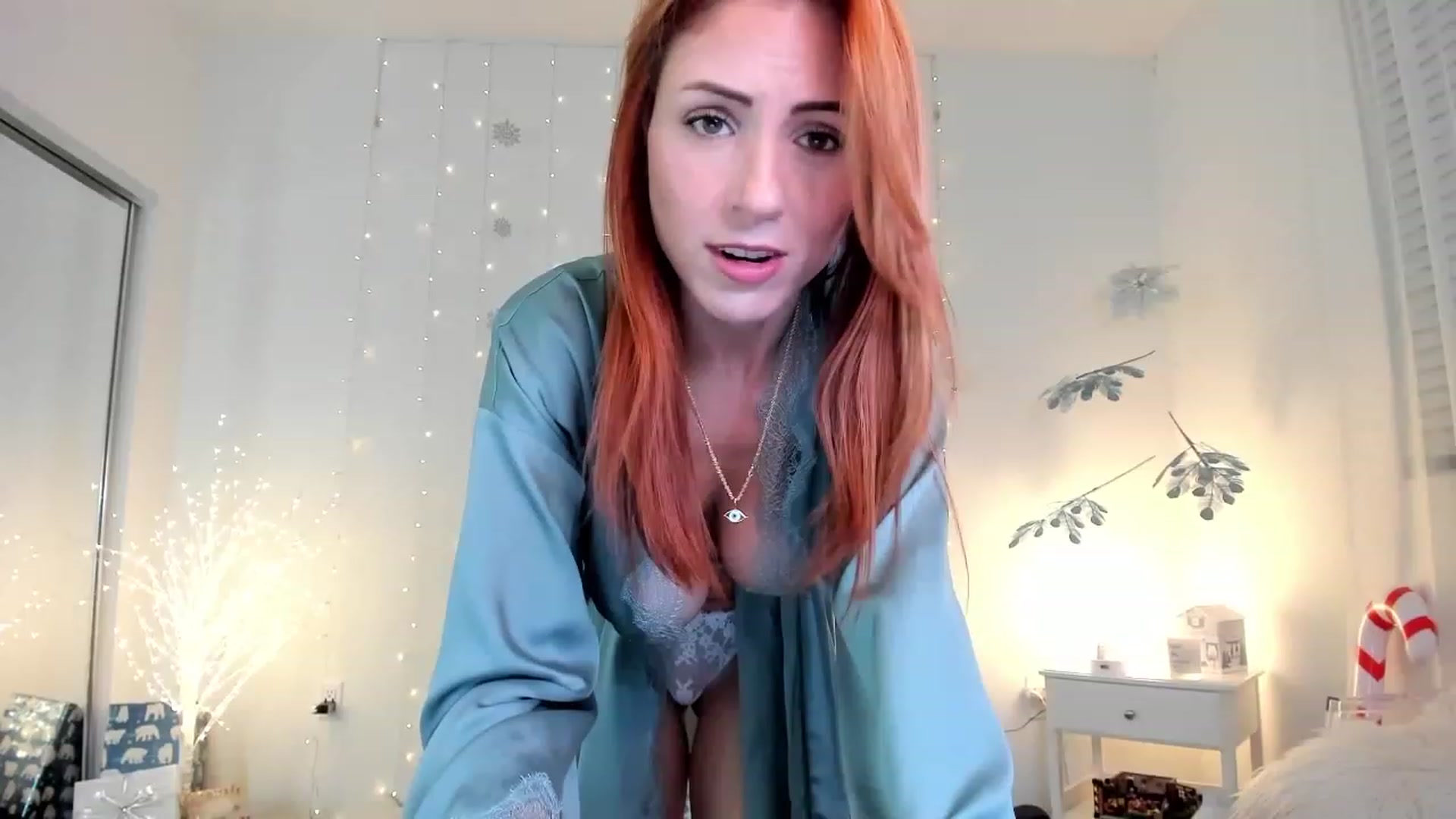 Gallery image thumbnail from AlisOnFire's myfreecams stream on, 12/12/2022, 02:04 image 17 of 20