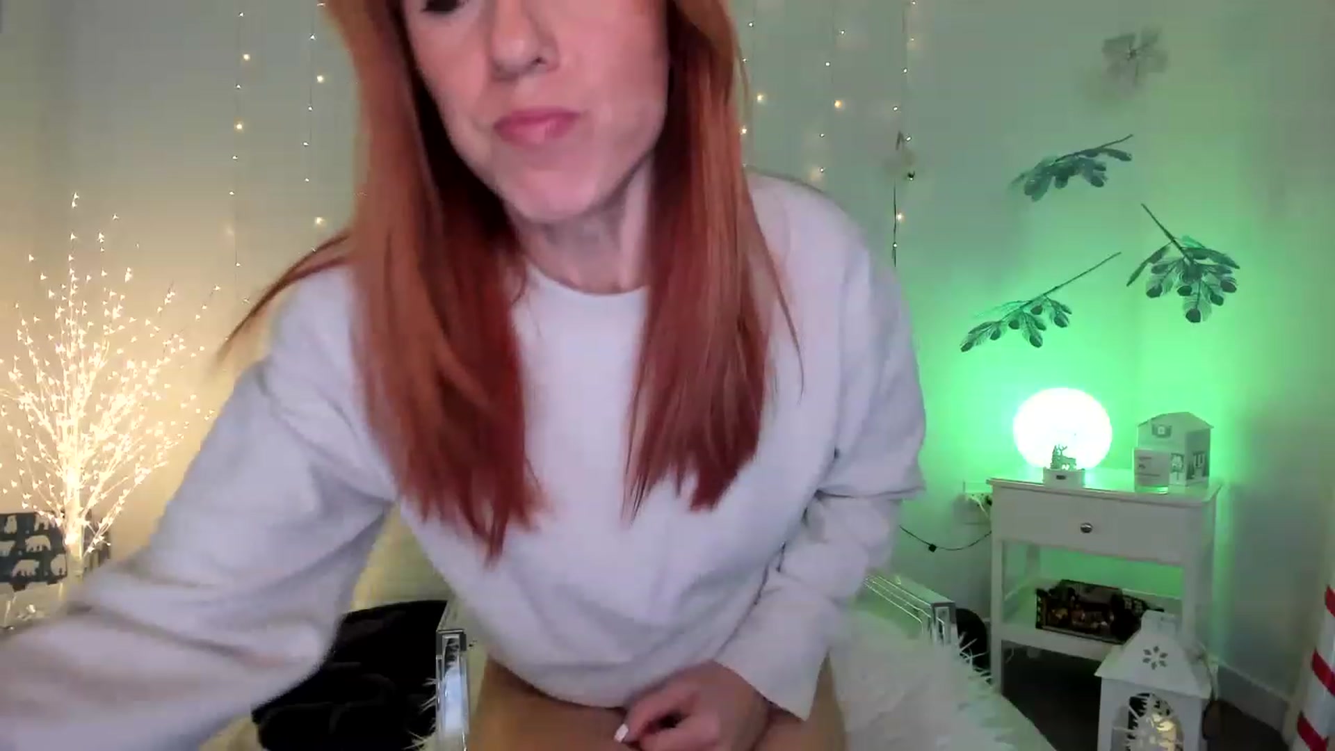 Gallery image thumbnail from AlisOnFire's myfreecams stream on, 12/13/2022, 04:57 image 8 of 20