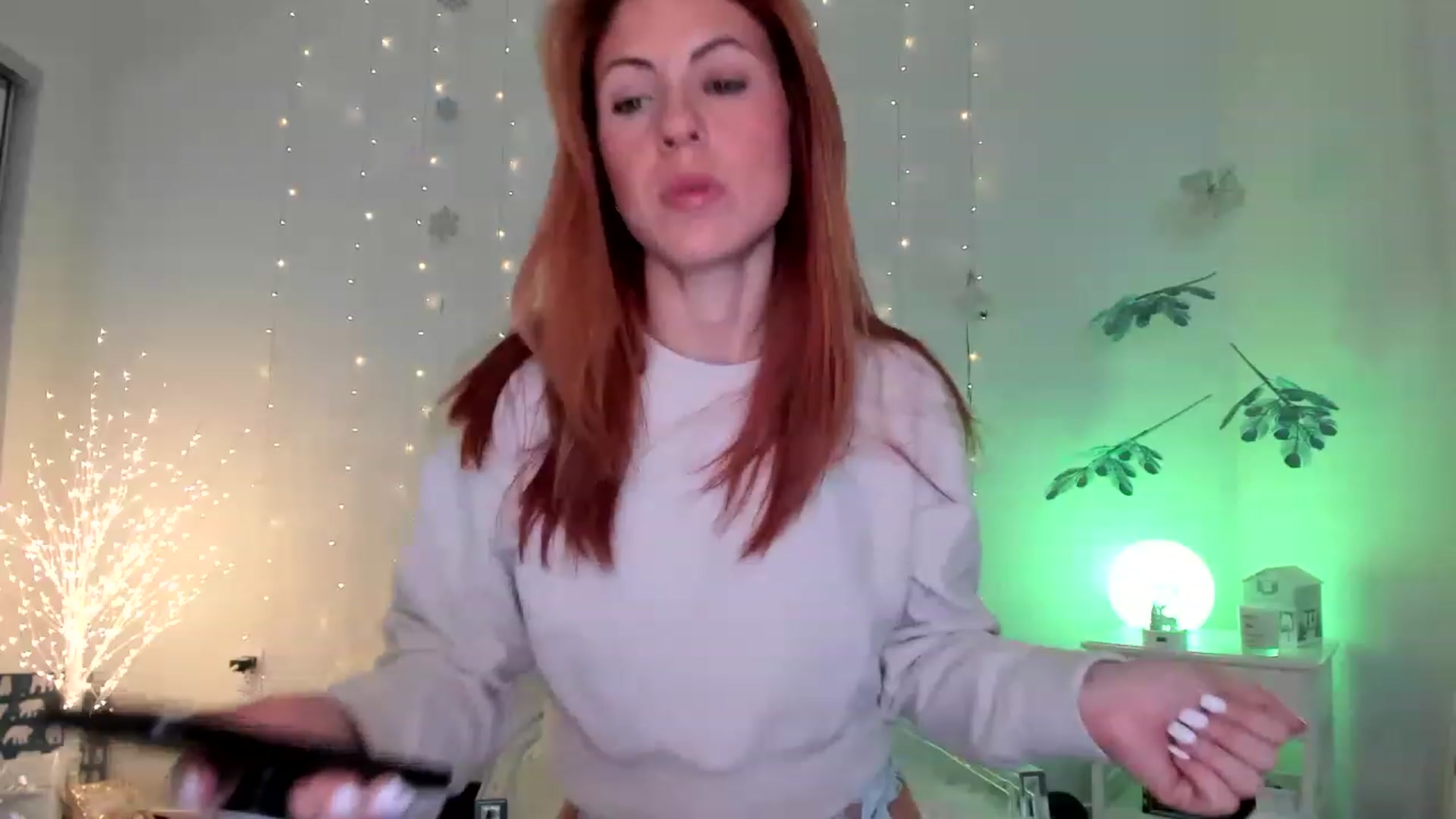 Gallery image thumbnail from AlisOnFire's myfreecams stream on, 12/13/2022, 04:57 image 9 of 20