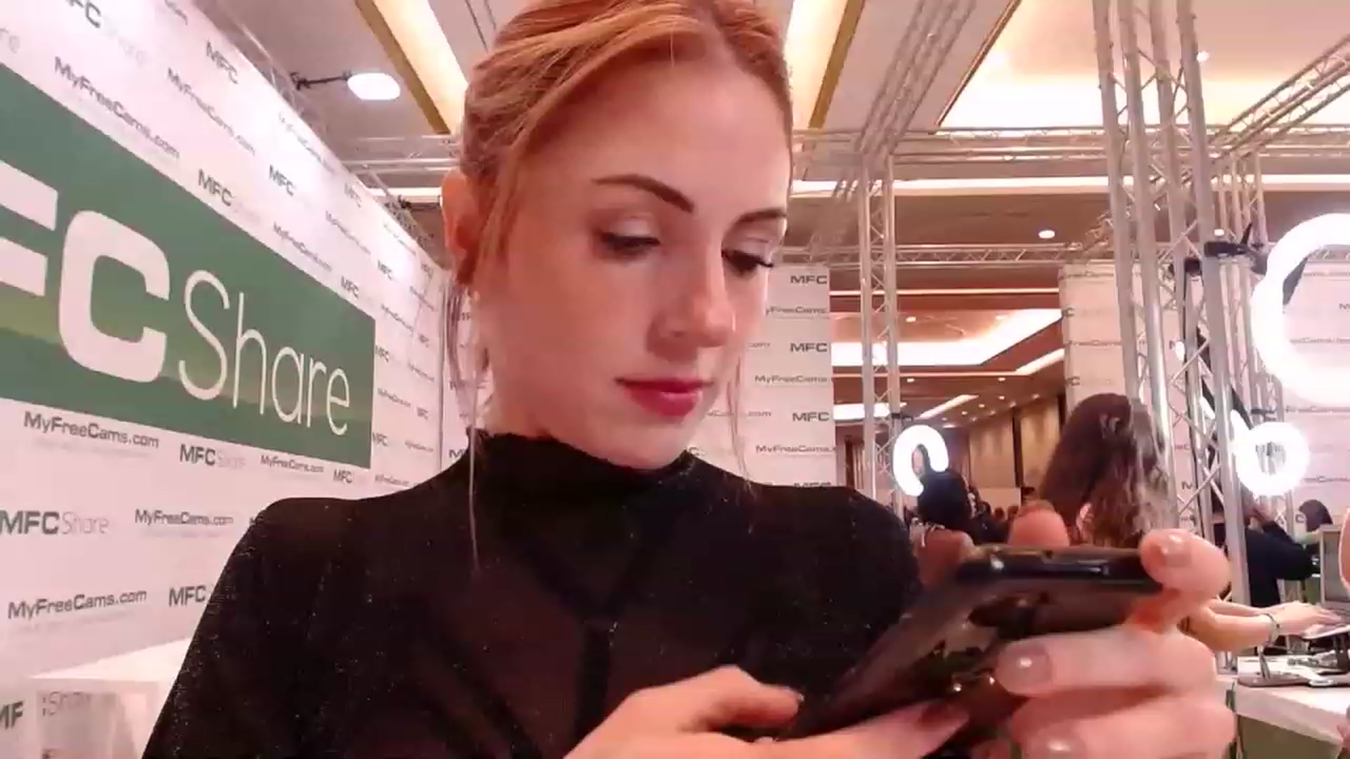 Gallery image thumbnail from AlisOnFire's myfreecams stream on, 01/05/2023, 24:01 image 15 of 20