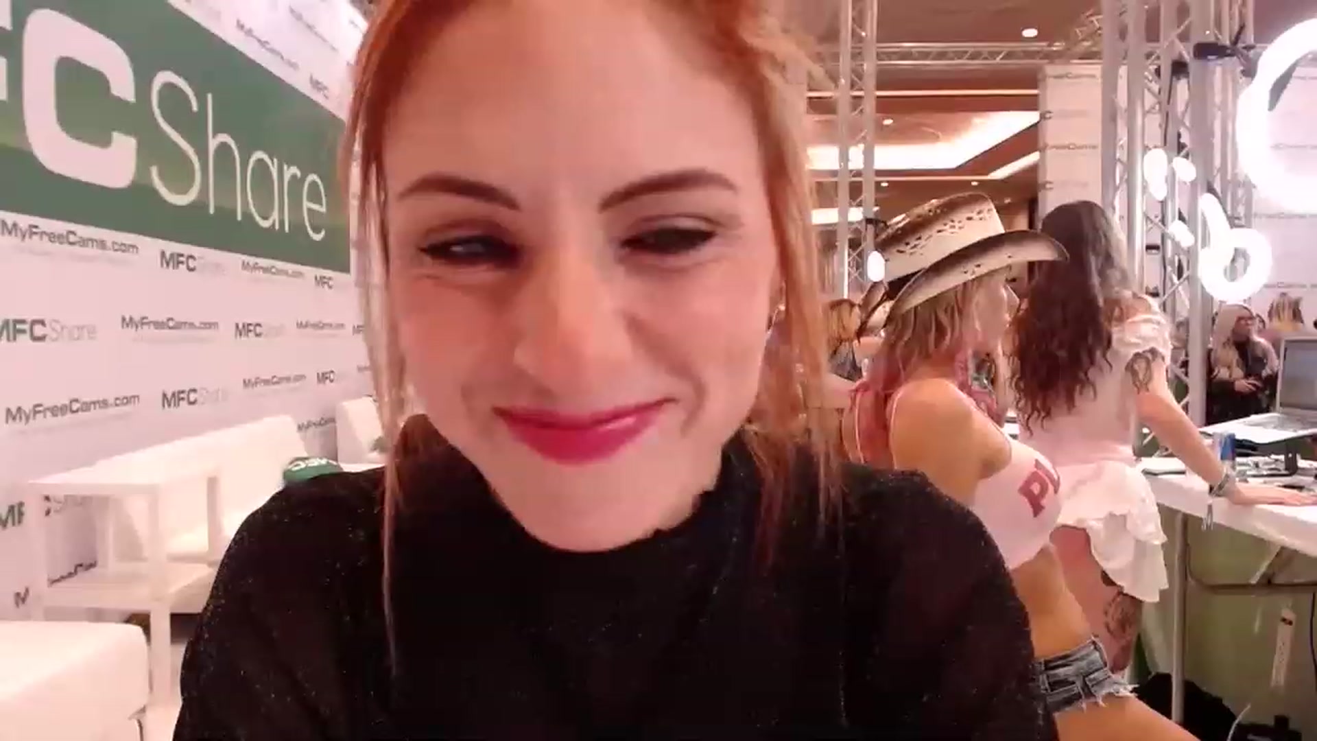 Gallery image thumbnail from AlisOnFire's myfreecams stream on, 01/05/2023, 02:24 image 5 of 20