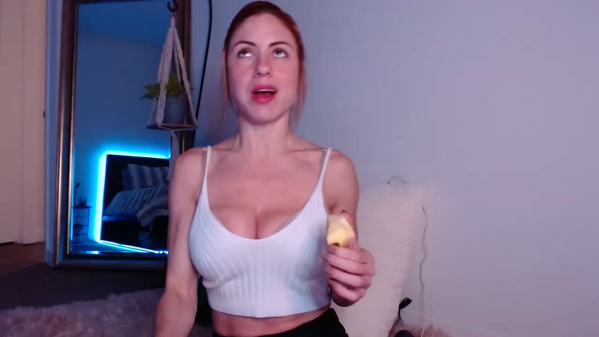 Gallery image thumbnail from AlisOnFire's myfreecams stream on, 01/14/2023, 04:43 image 2 of 20