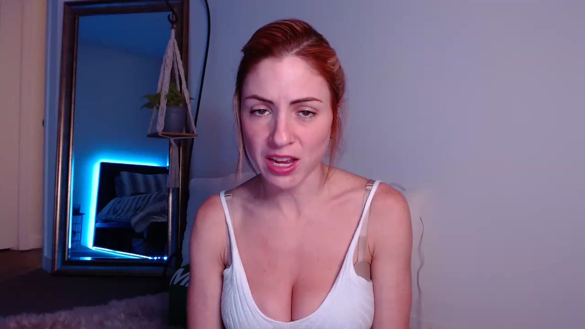 Gallery image thumbnail from AlisOnFire's myfreecams stream on, 01/14/2023, 04:43 image 13 of 20