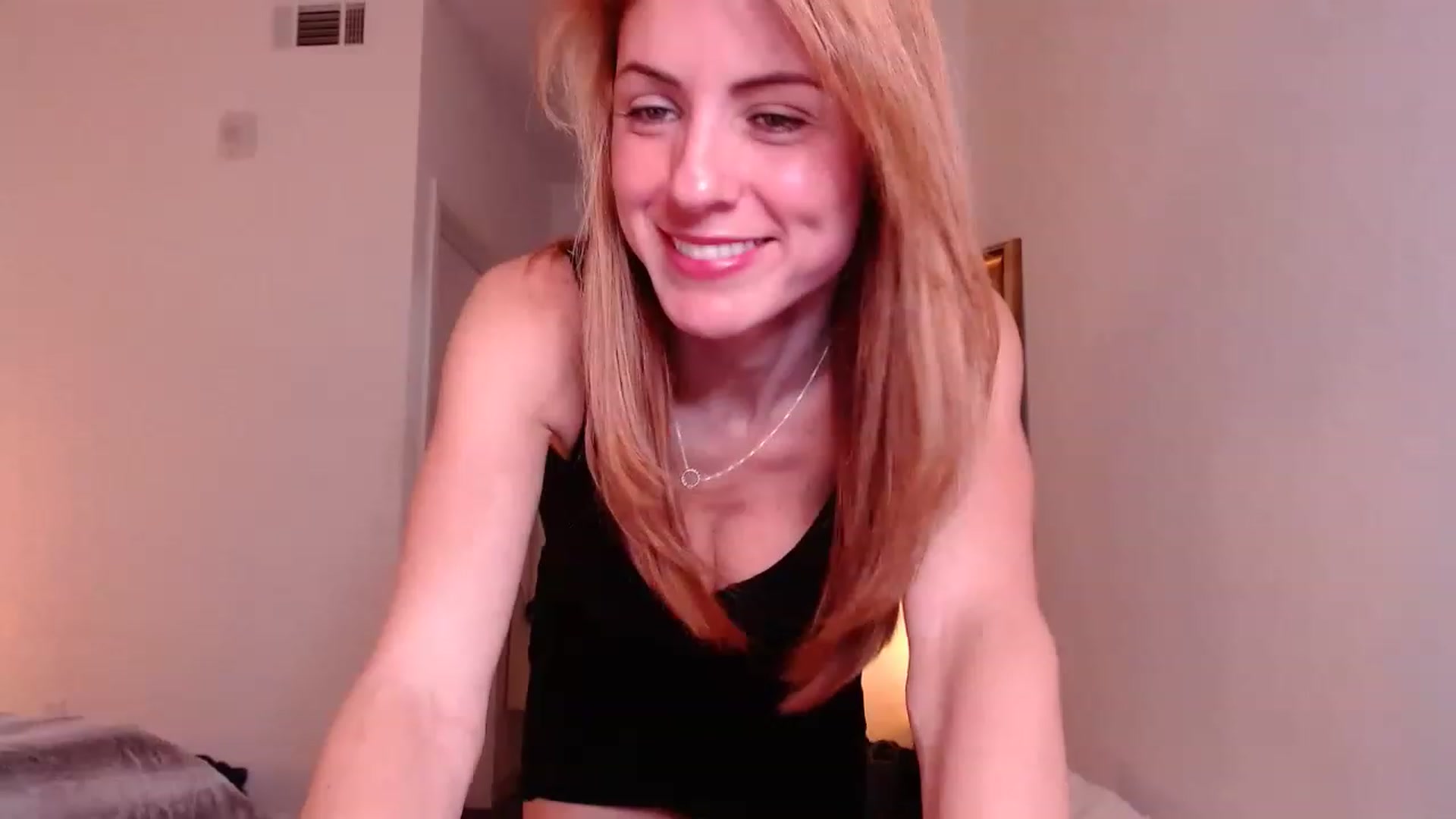 Gallery image thumbnail from AlisOnFire's myfreecams stream on, 01/26/2023, 04:26 image 1 of 20