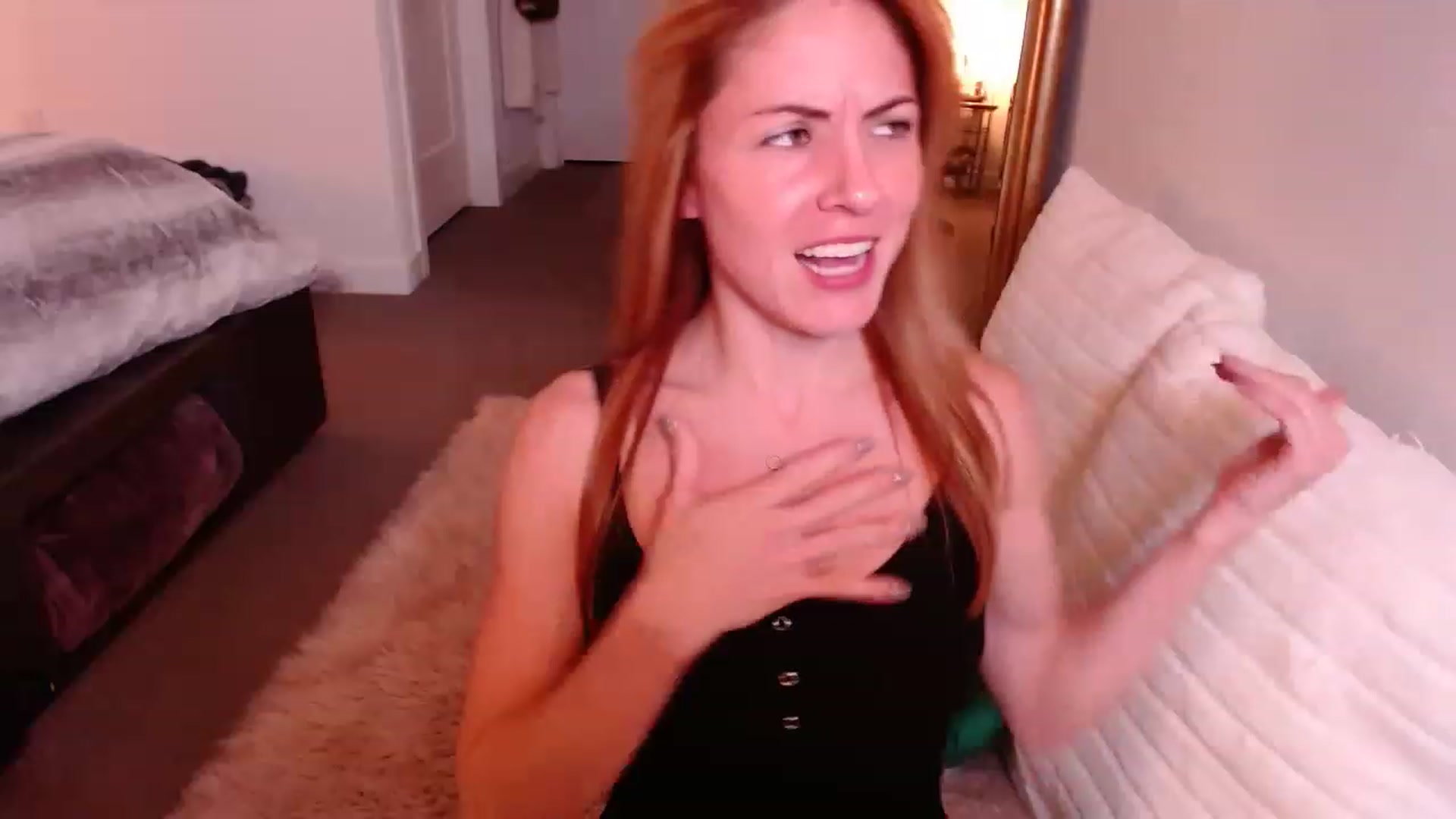 Gallery image thumbnail from AlisOnFire's myfreecams stream on, 01/26/2023, 04:26 image 17 of 20