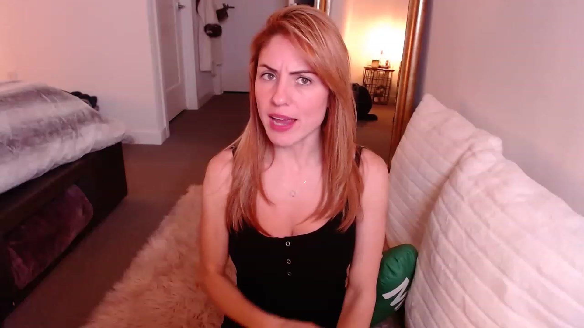 Gallery image thumbnail from AlisOnFire's myfreecams stream on, 01/26/2023, 04:26 image 14 of 20