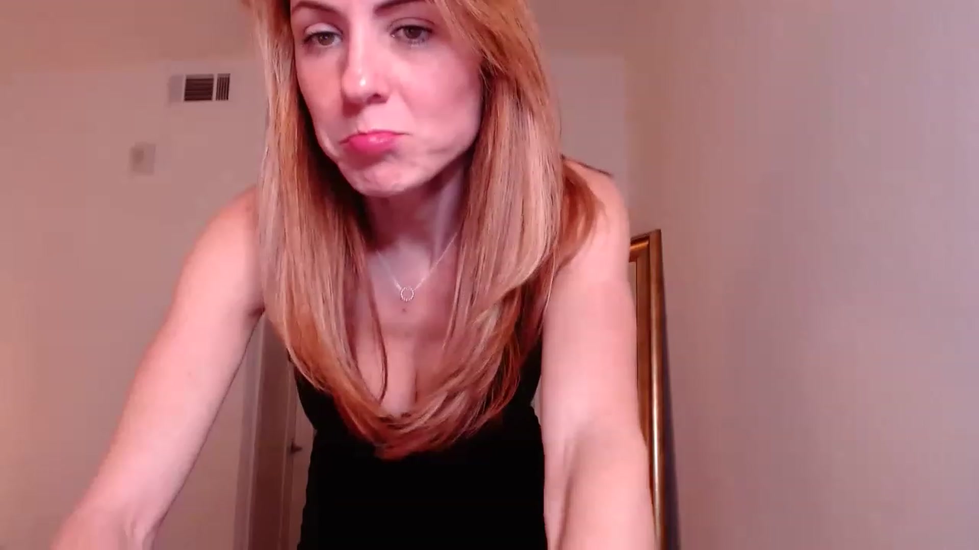 Gallery image thumbnail from AlisOnFire's myfreecams stream on, 01/26/2023, 05:17 image 3 of 20