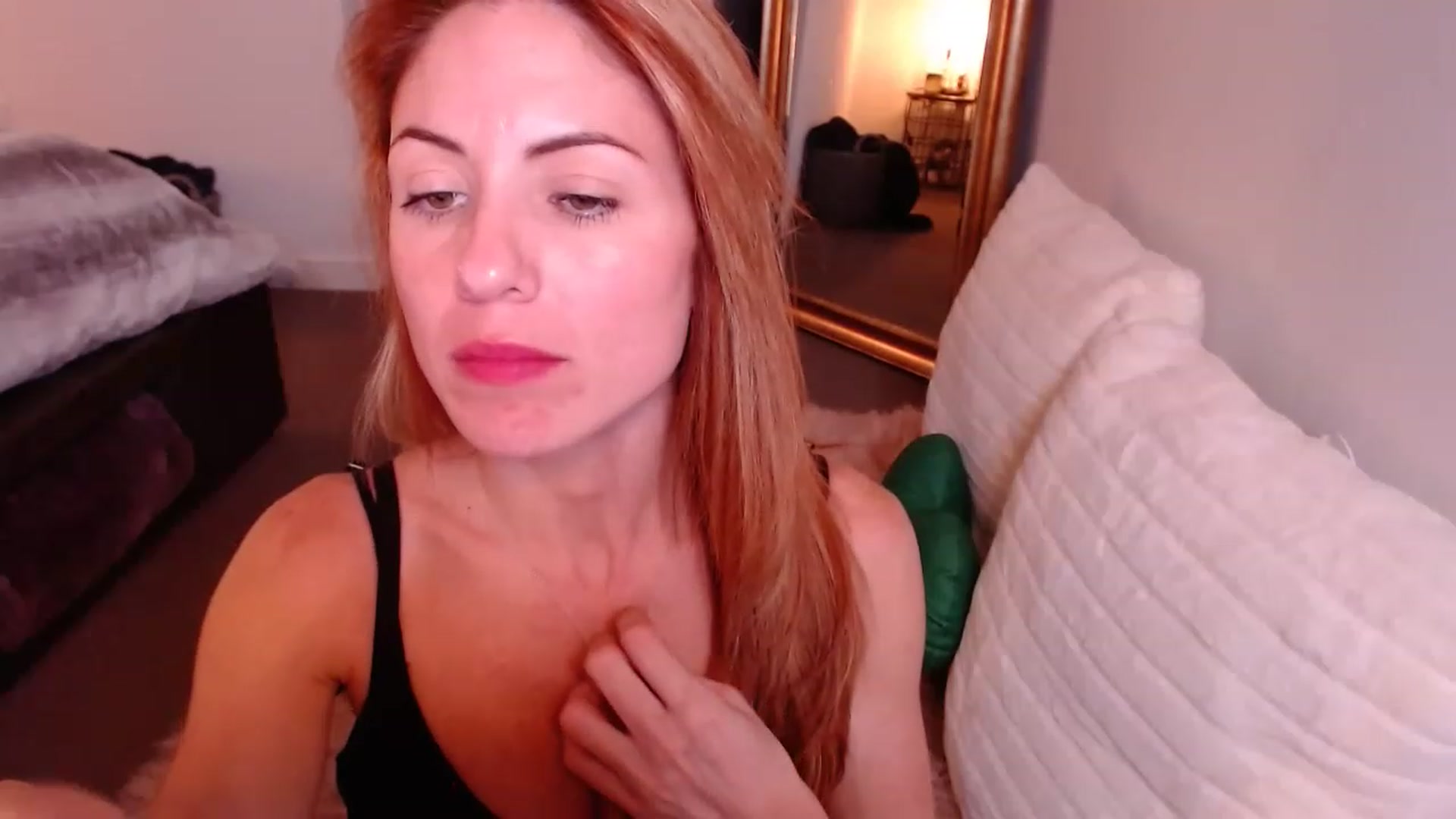 Gallery image thumbnail from AlisOnFire's myfreecams stream on, 01/26/2023, 05:17 image 15 of 20