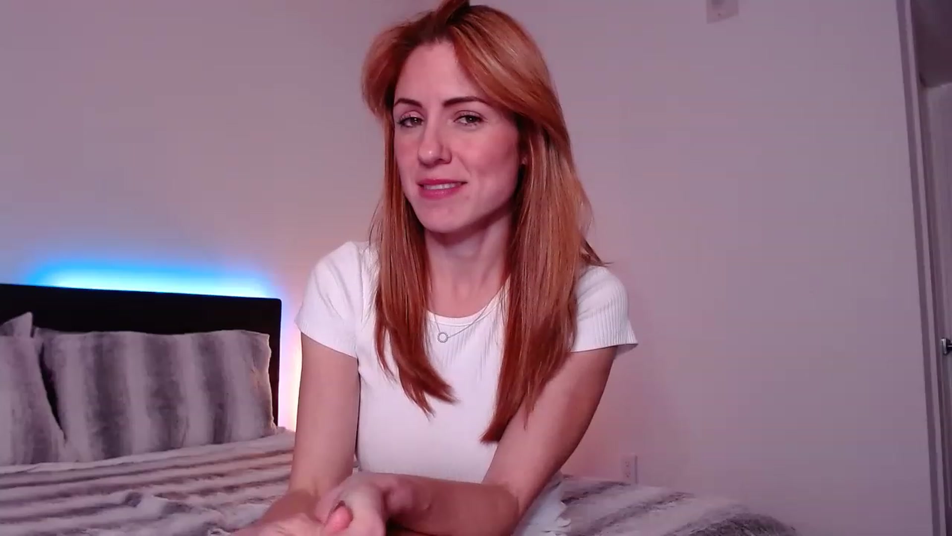 Gallery image thumbnail from AlisOnFire's myfreecams stream on, 01/27/2023, 03:00 image 17 of 20