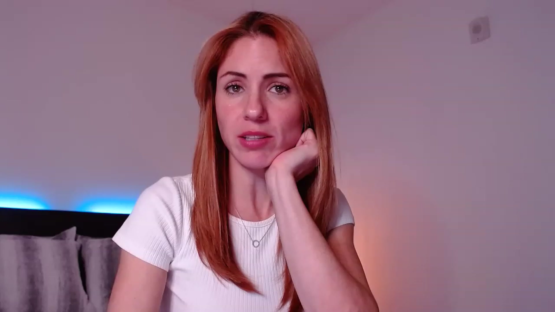 Gallery image thumbnail from AlisOnFire's myfreecams stream on, 01/27/2023, 04:15 image 15 of 20