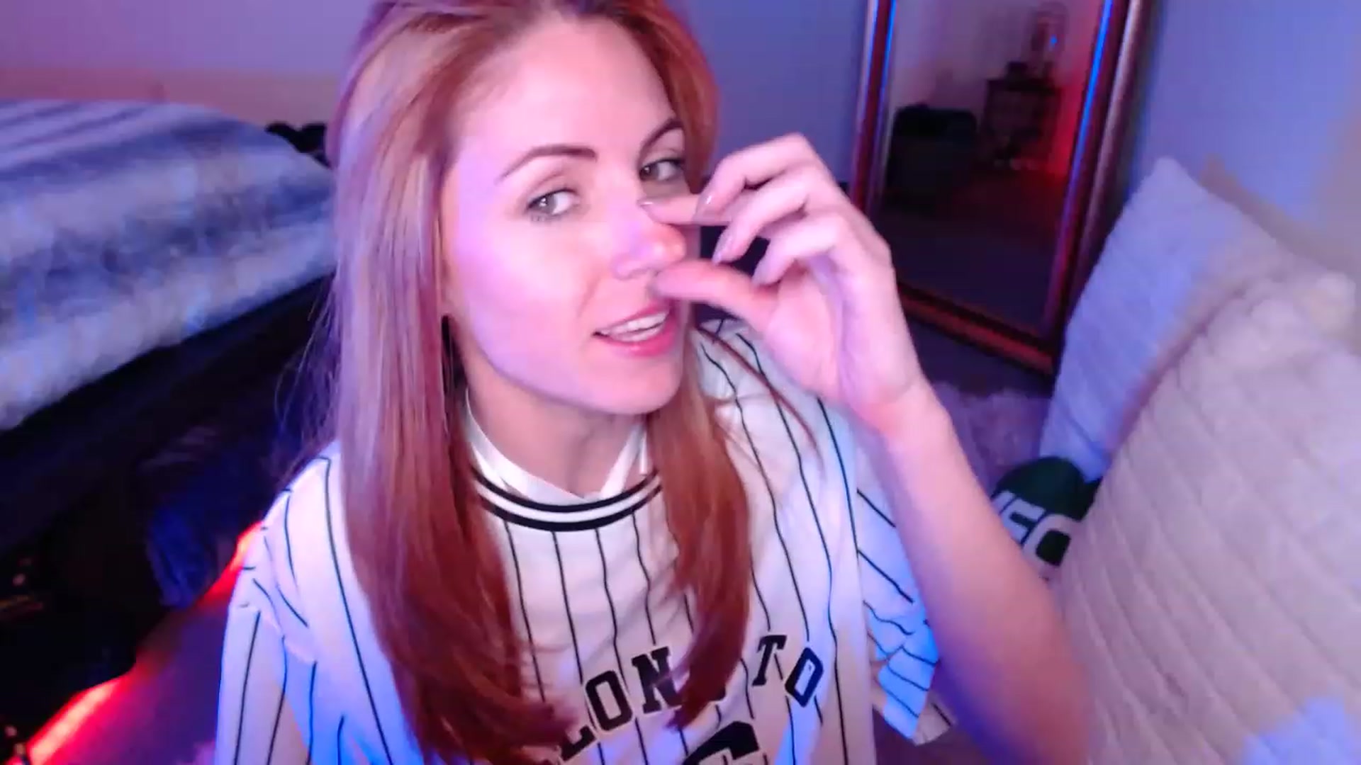 Gallery image thumbnail from AlisOnFire's myfreecams stream on, 01/28/2023, 04:05 image 3 of 20