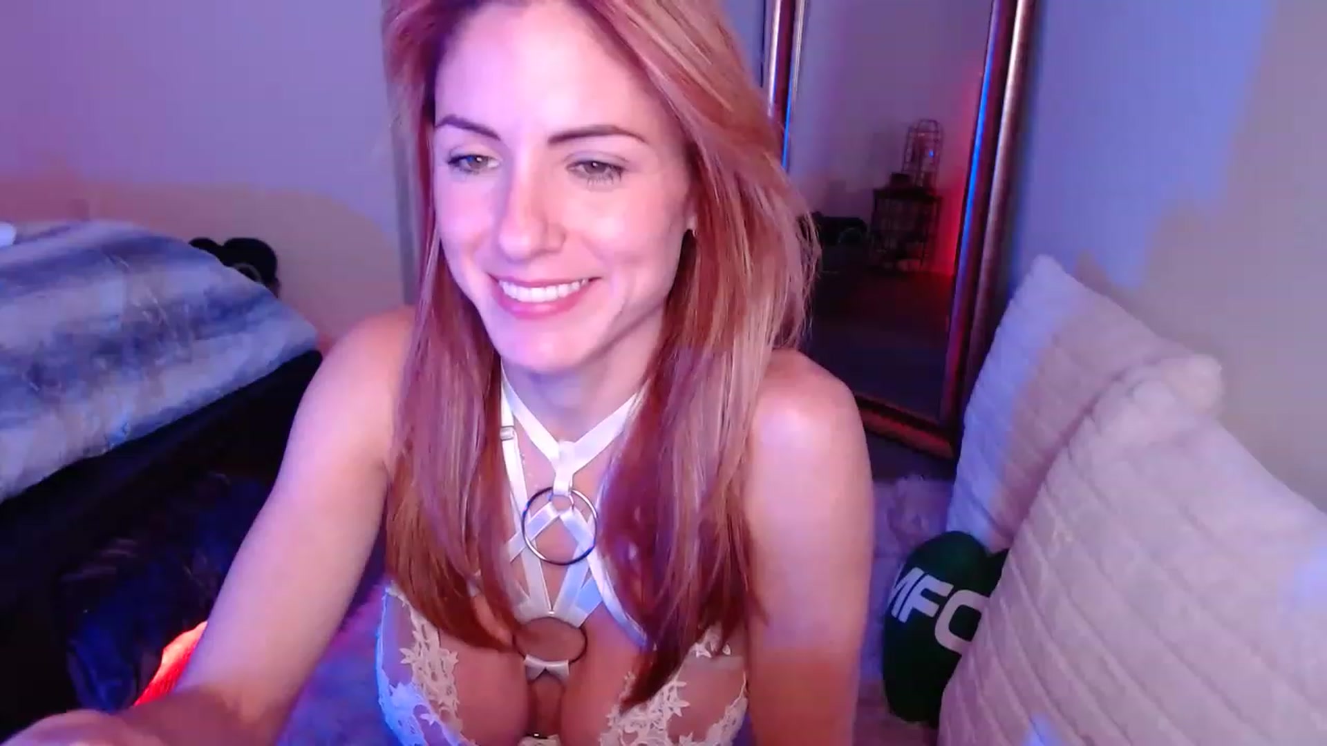 Gallery image thumbnail from AlisOnFire's myfreecams stream on, 01/28/2023, 04:05 image 13 of 20