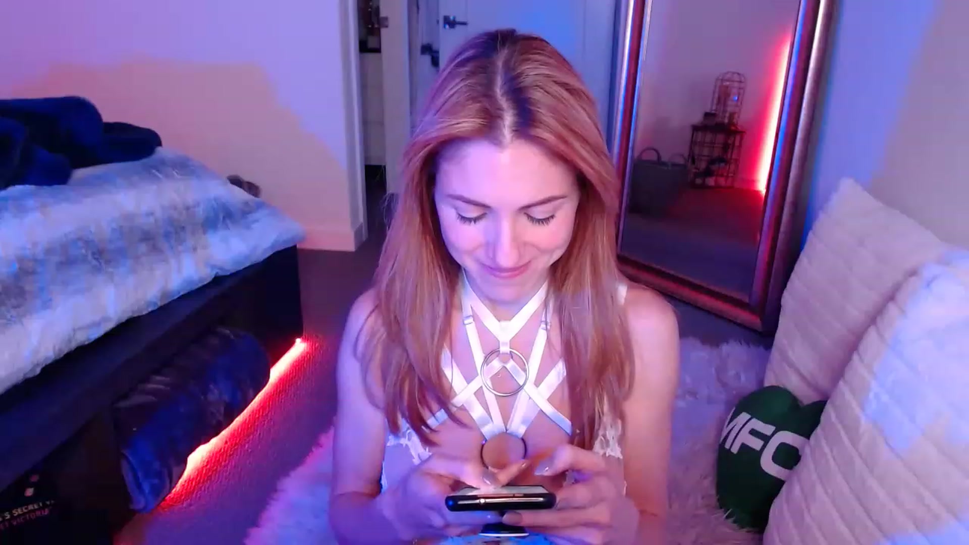 Gallery image thumbnail from AlisOnFire's myfreecams stream on, 01/28/2023, 05:33 image 7 of 20