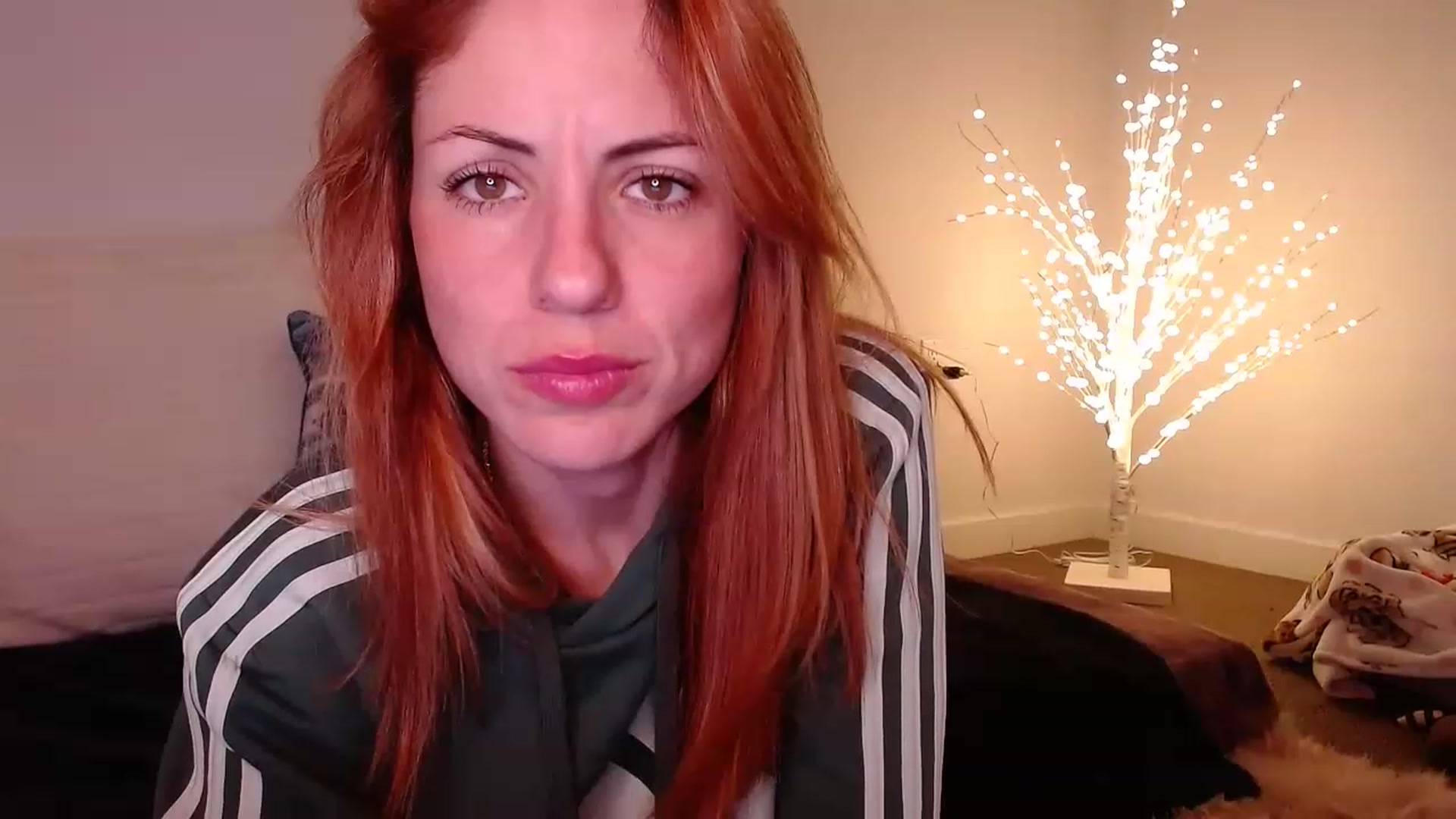 Gallery image thumbnail from AlisOnFire's myfreecams stream on, 02/03/2023, 09:04 image 17 of 20