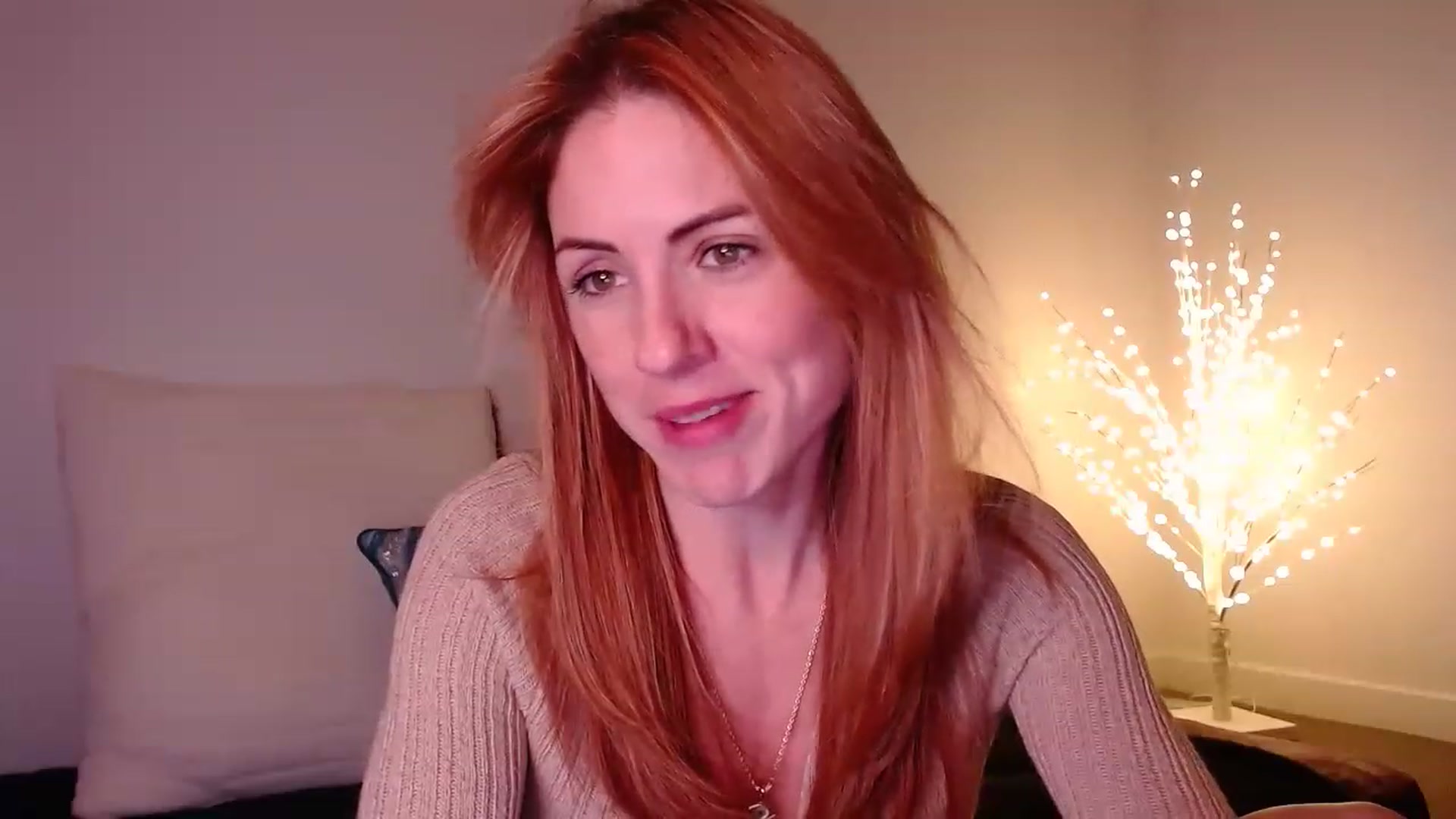 Gallery image thumbnail from AlisOnFire's myfreecams stream on, 02/06/2023, 05:36 image 3 of 20