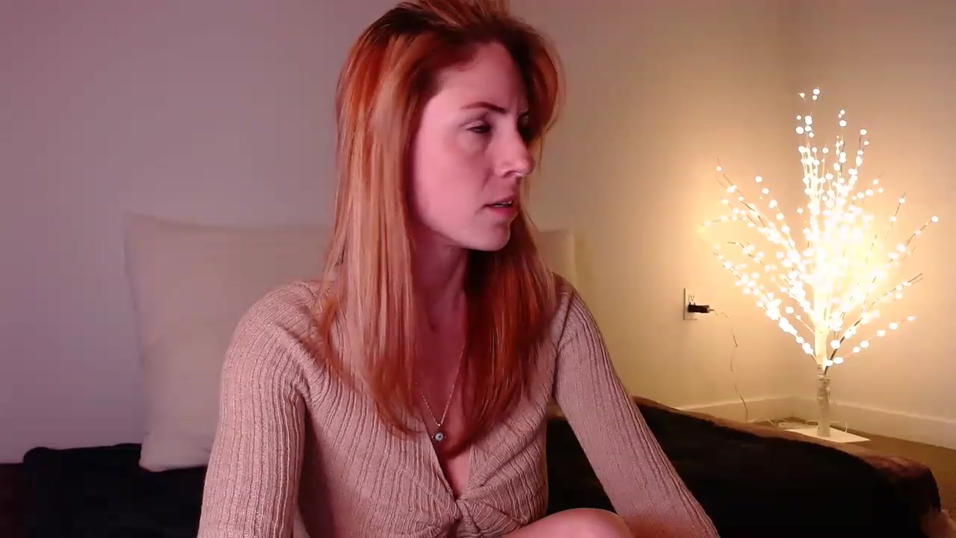 Gallery image thumbnail from AlisOnFire's myfreecams stream on, 02/06/2023, 05:36 image 6 of 20