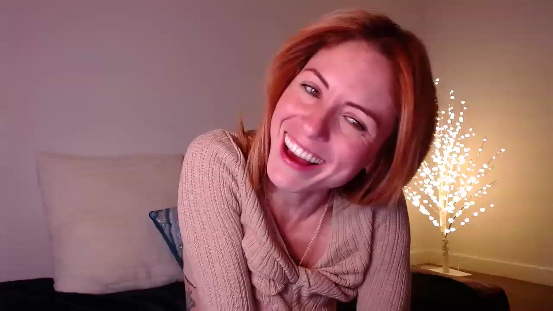 Gallery image thumbnail from AlisOnFire's myfreecams stream on, 02/06/2023, 07:26 image 2 of 20