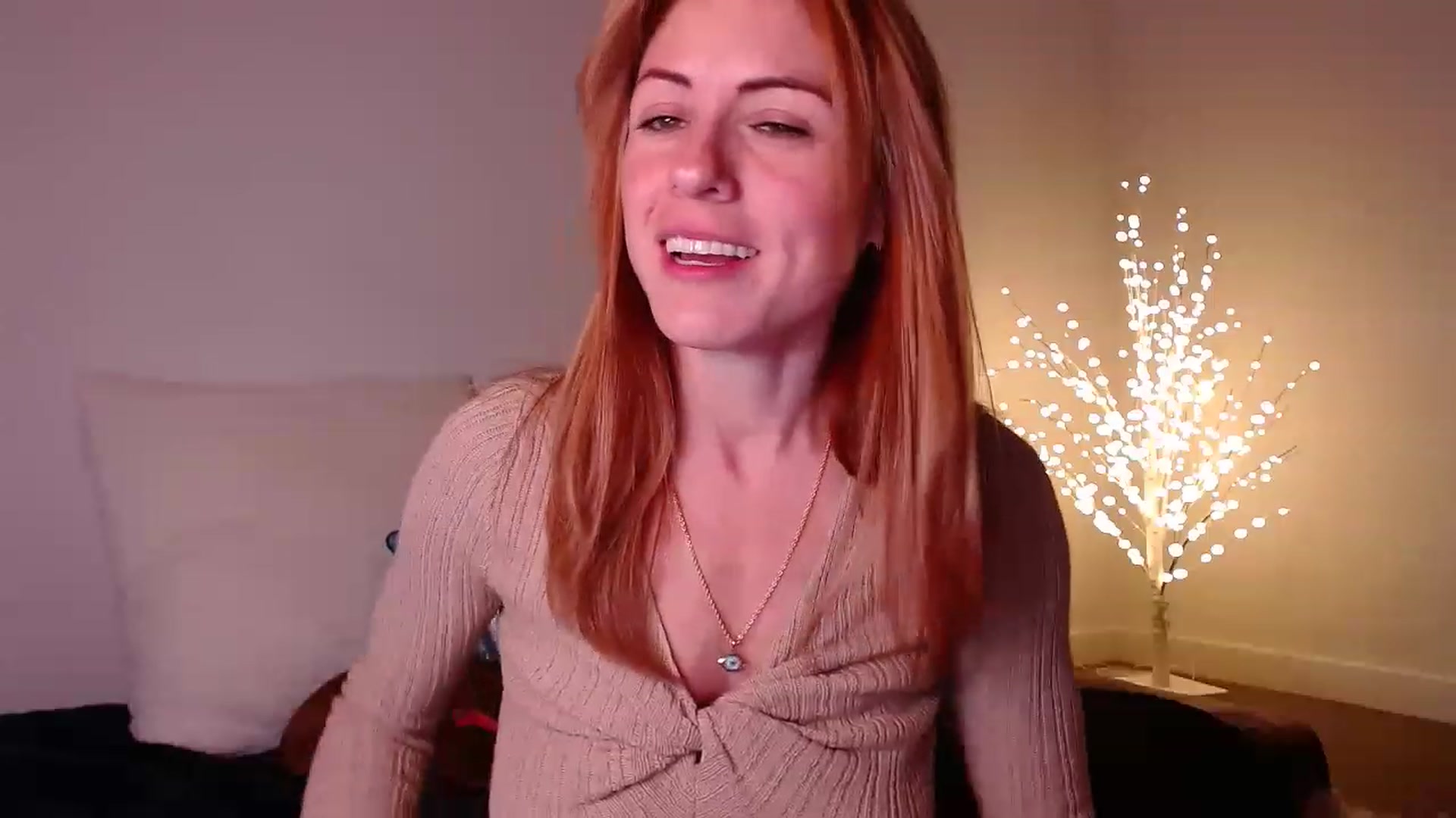 Gallery image thumbnail from AlisOnFire's myfreecams stream on, 02/06/2023, 07:26 image 19 of 20
