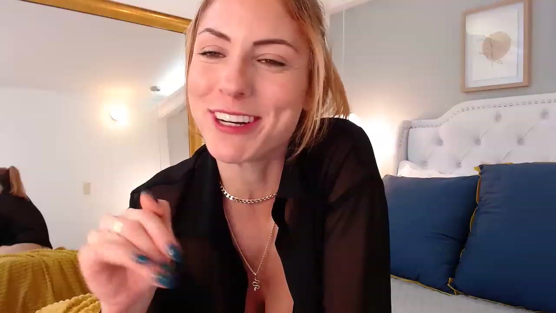Gallery image thumbnail from AlisOnFire's myfreecams stream on, 03/14/2023, 03:50 image 12 of 20