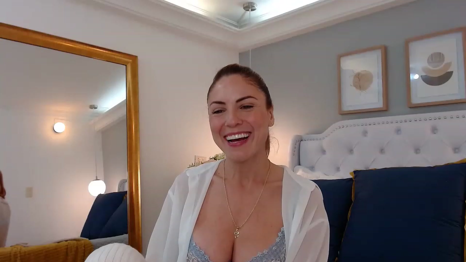 Gallery image thumbnail from AlisOnFire's myfreecams stream on, 03/15/2023, 24:17 image 10 of 20