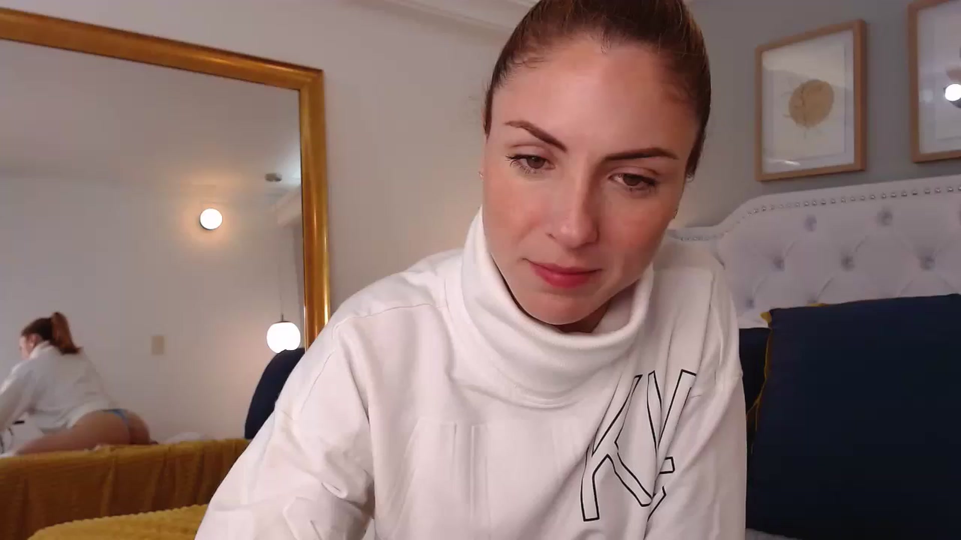 Gallery image thumbnail from AlisOnFire's myfreecams stream on, 03/15/2023, 02:11 image 3 of 20