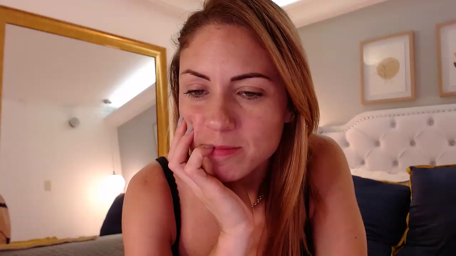 Gallery image thumbnail from AlisOnFire's myfreecams stream on, 04/29/2023, 07:13 image 17 of 20