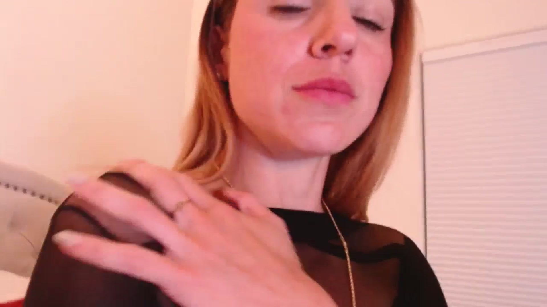 Gallery image thumbnail from AlisOnFire's myfreecams stream on, 06/13/2023, 04:25 image 11 of 20