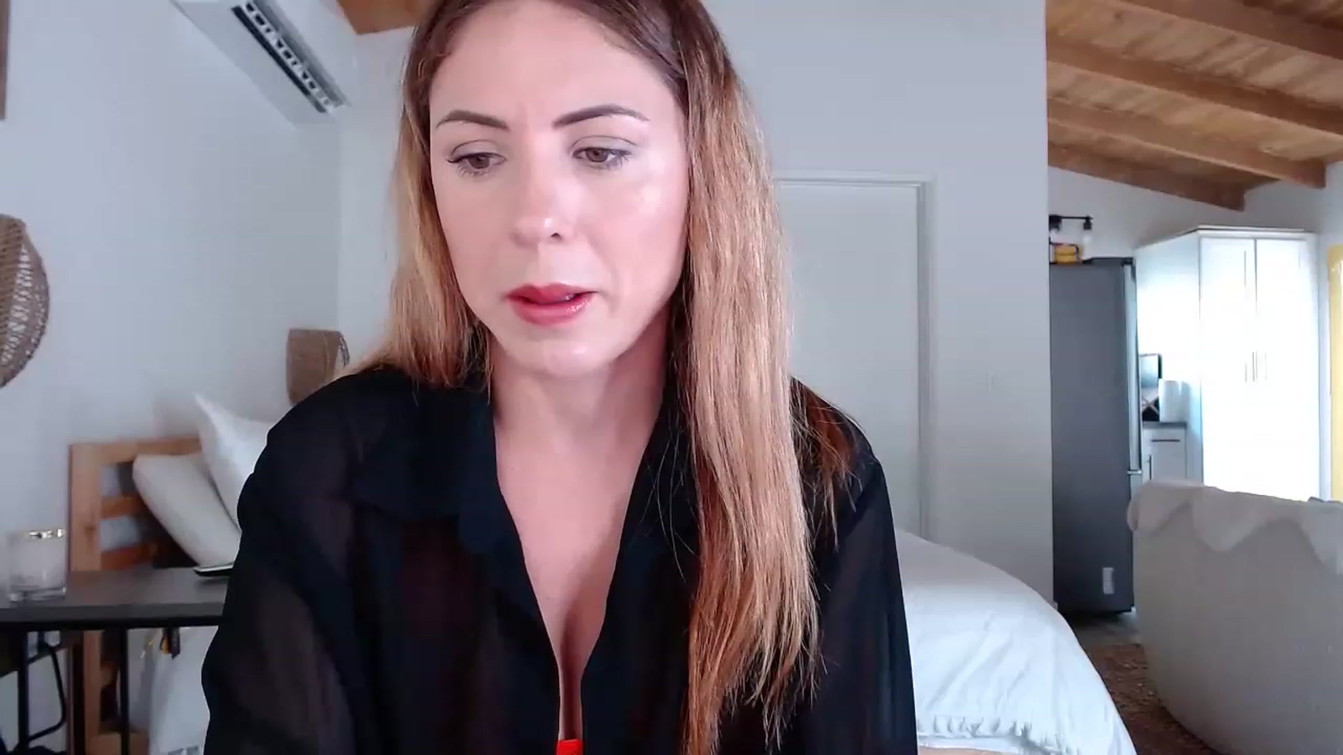 Gallery image thumbnail from AlisOnFire's myfreecams stream on, 07/20/2023, 24:06 image 6 of 20