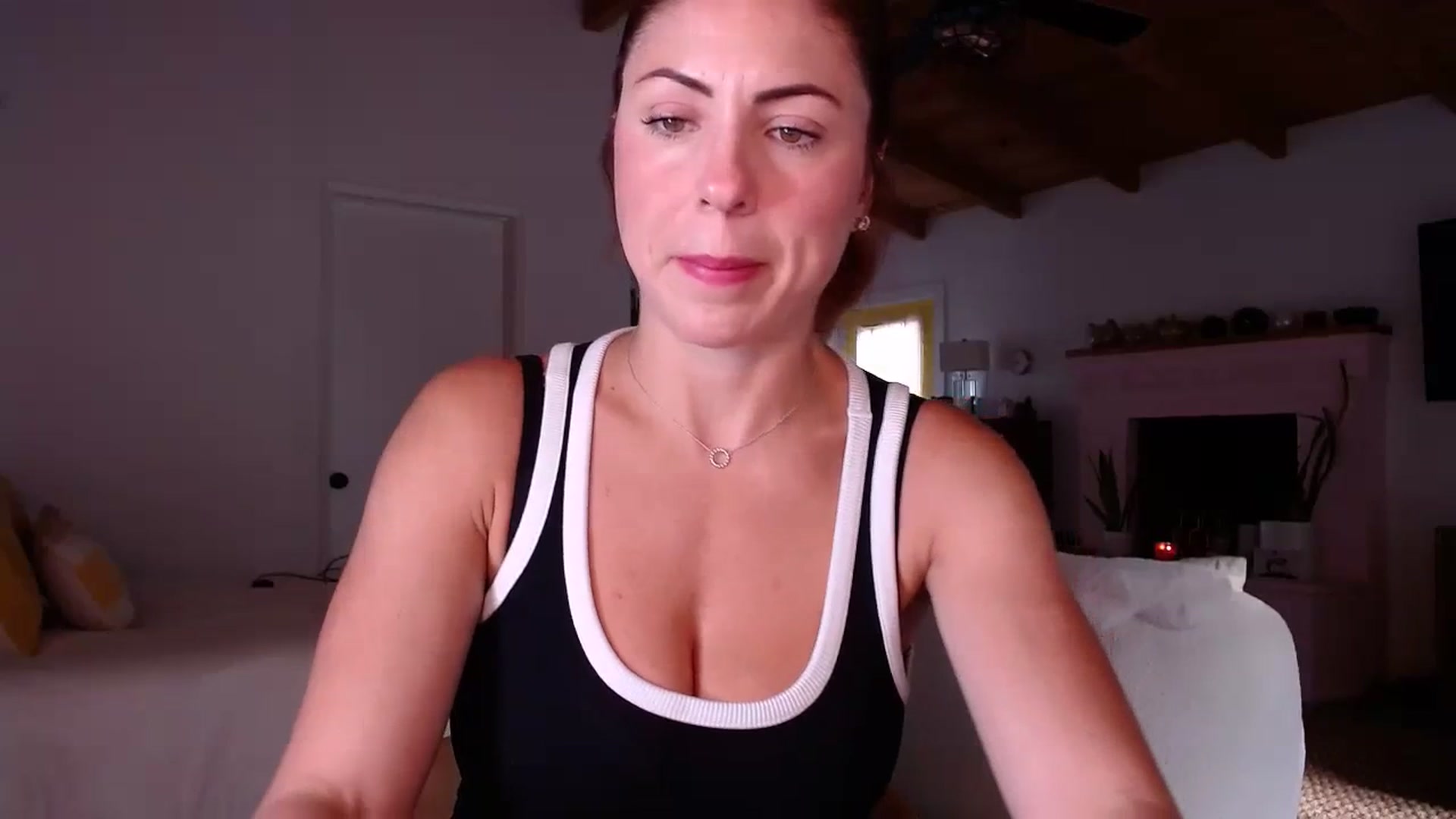 Gallery image thumbnail from AlisOnFire's myfreecams stream on, 08/10/2023, 24:35 image 7 of 20