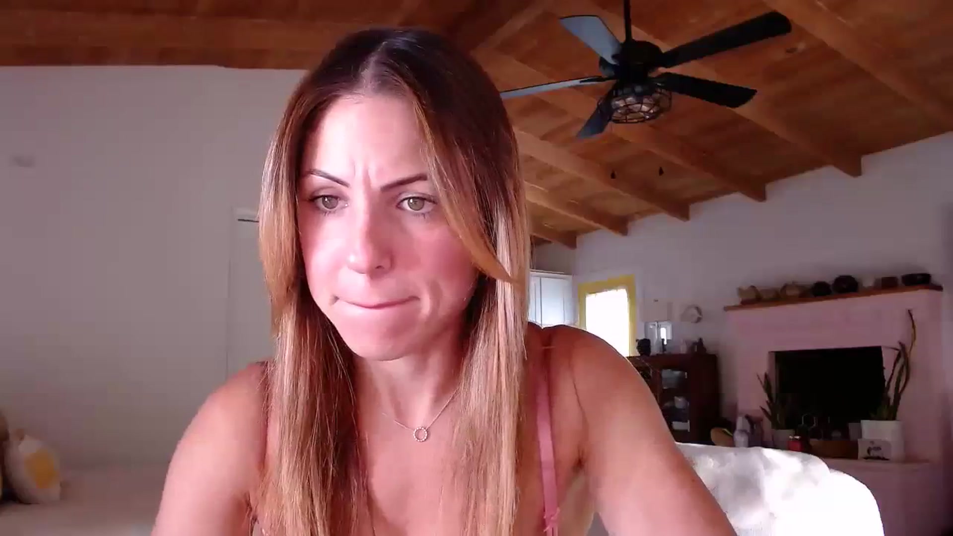 Gallery image thumbnail from AlisOnFire's myfreecams stream on, 08/11/2023, 01:04 image 5 of 20