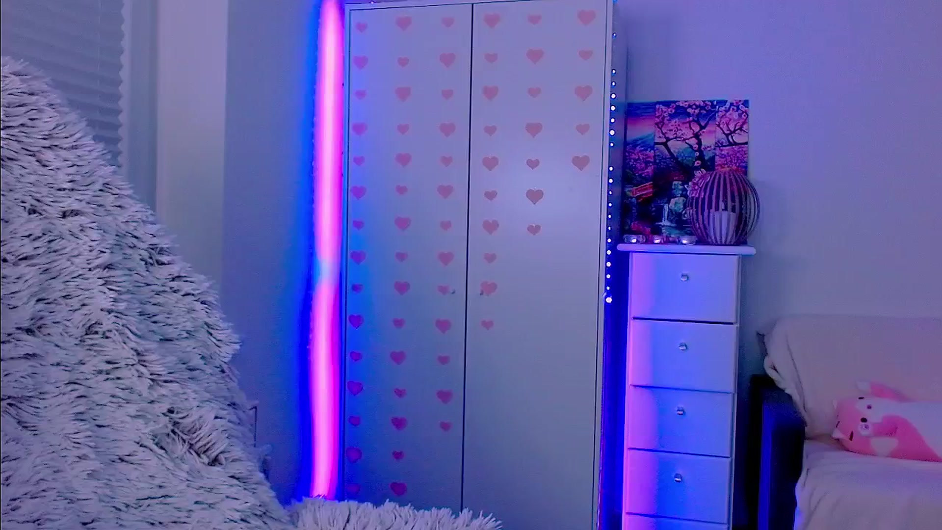 Gallery image thumbnail from AlisSun's myfreecams stream on, 02/09/2026, 07:27 image 13 of 20