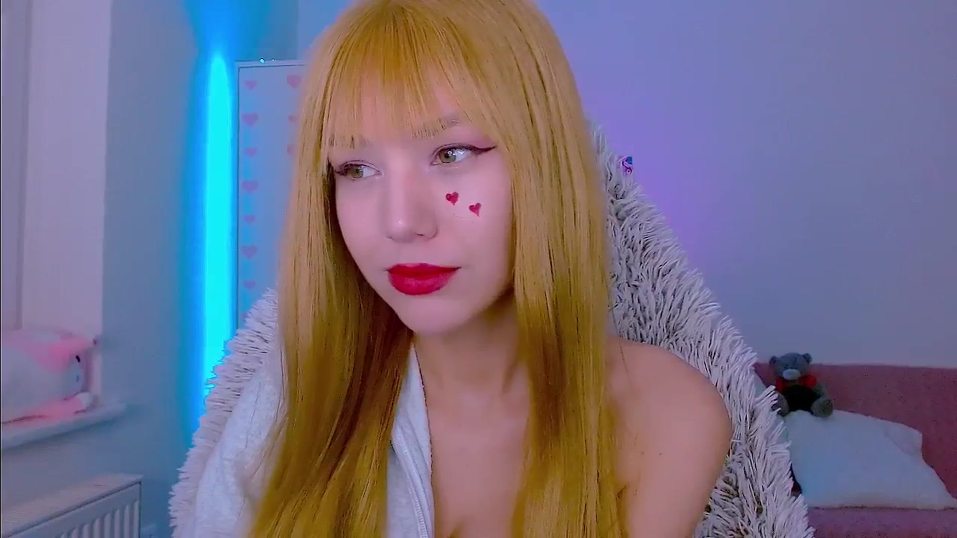 Gallery image thumbnail from AlisSun's myfreecams stream on, 04/13/2026, 03:23 image 11 of 20