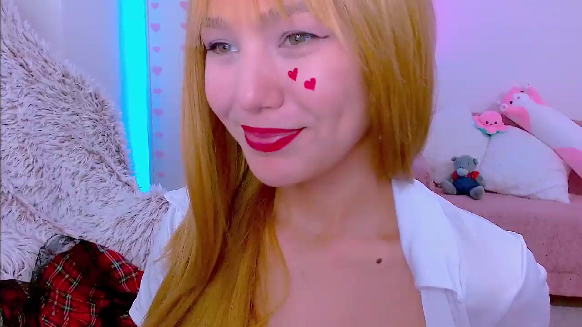 Gallery image thumbnail from AlisSun's myfreecams stream on, 05/30/2026, 07:40 image 15 of 20