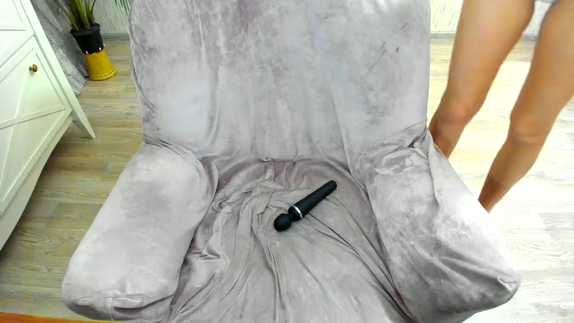 Gallery image thumbnail from AlisaChannel's myfreecams stream on, 04/20/2025, 16:01 image 5 of 20