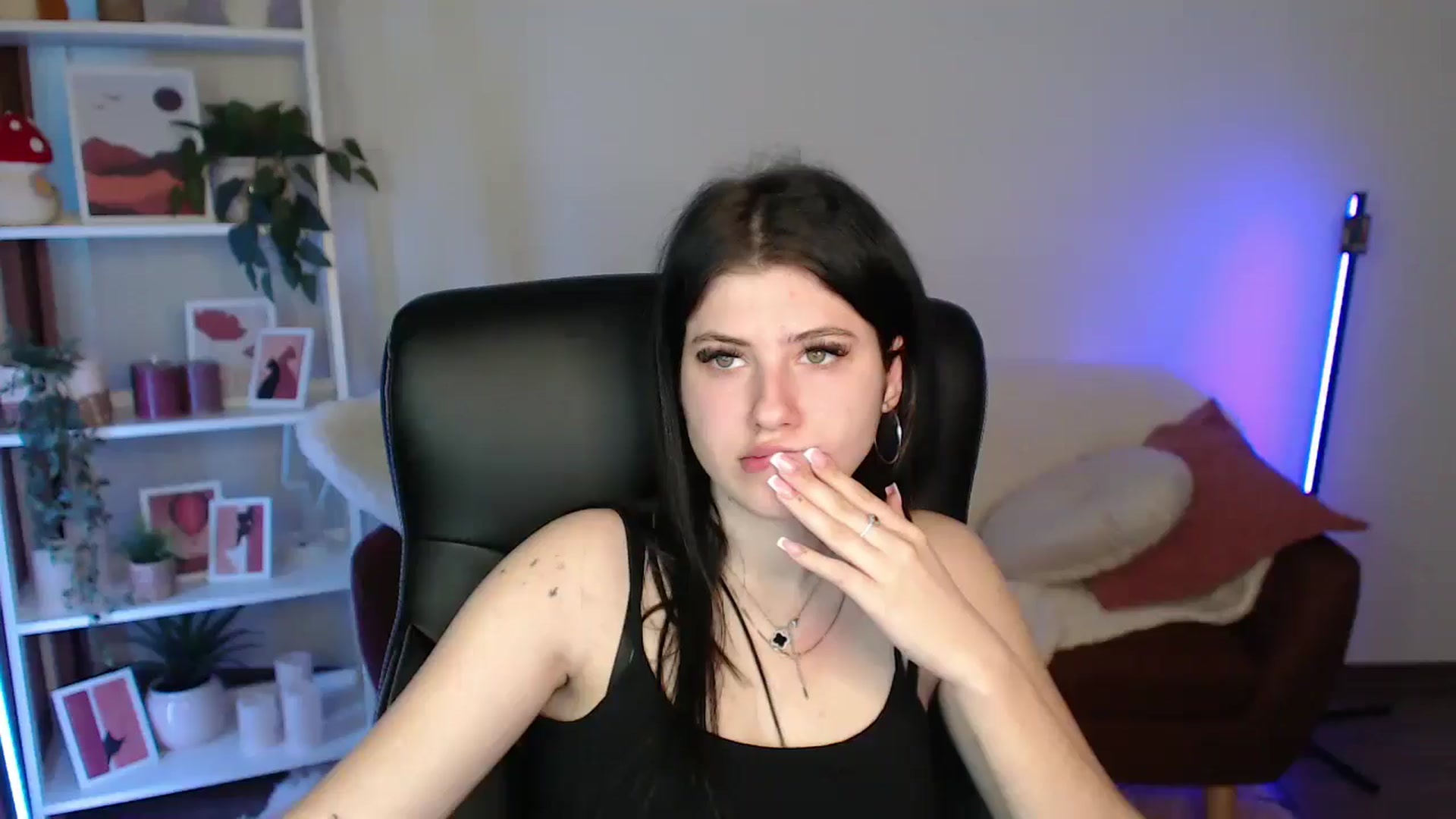 Gallery image thumbnail from AlisaElmers's myfreecams stream on, 03/11/2026, 10:22 image 16 of 20