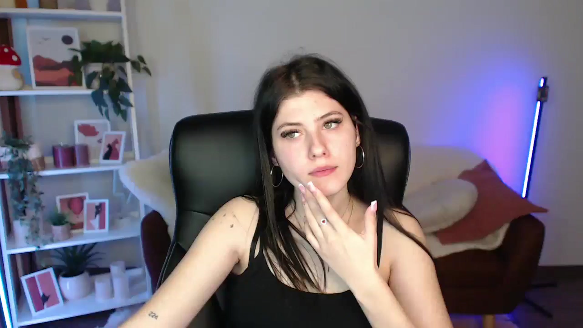 Gallery image thumbnail from AlisaElmers's myfreecams stream on, 03/11/2026, 10:22 image 13 of 20