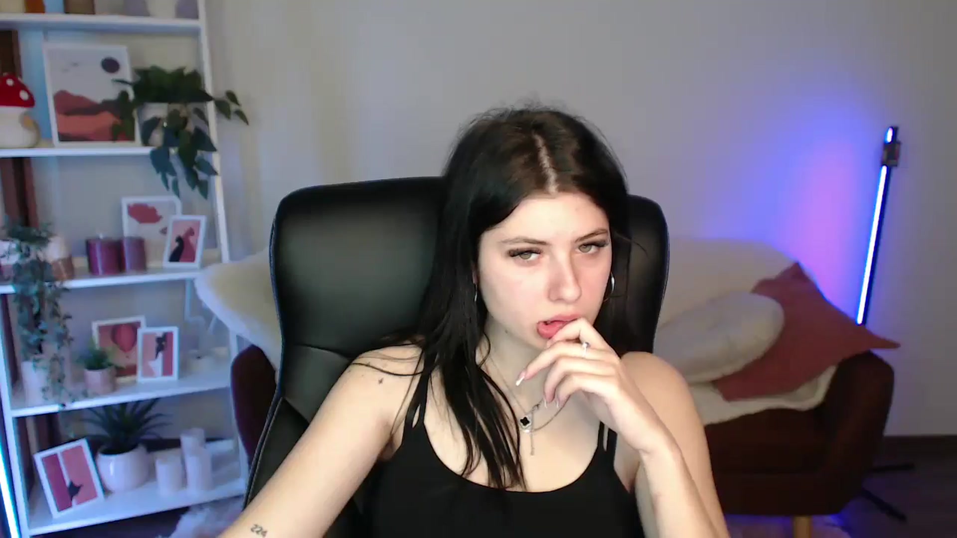 Gallery image thumbnail from AlisaElmers's myfreecams stream on, 03/11/2026, 10:22 image 9 of 20