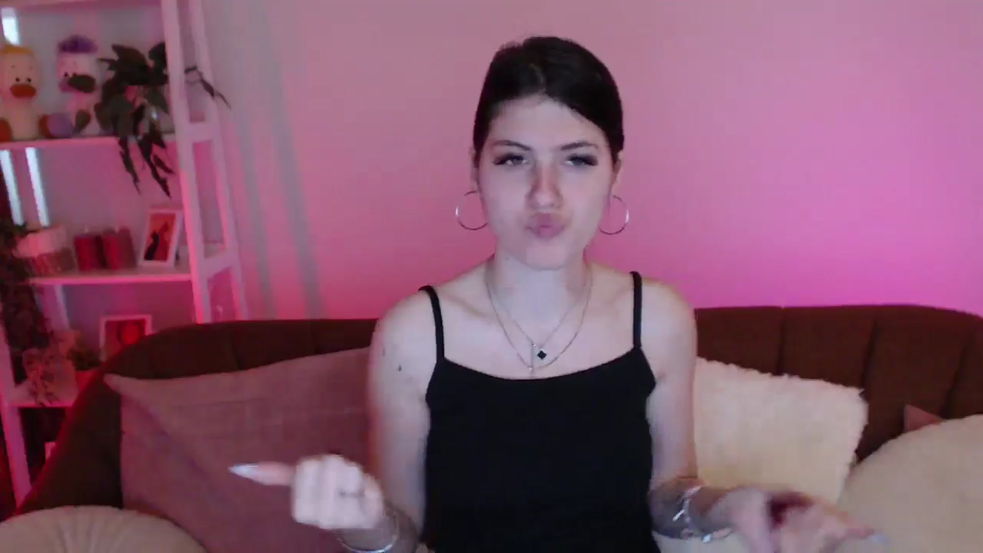 Gallery image thumbnail from AlisaElmers's myfreecams stream on, 04/12/2026, 11:02 image 6 of 20