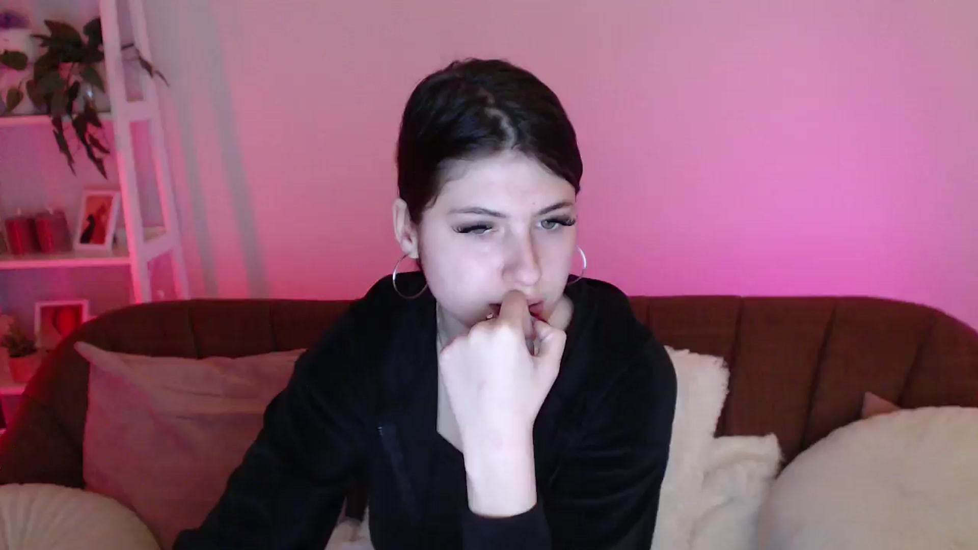 Gallery image thumbnail from AlisaElmers's myfreecams stream on, 04/12/2026, 12:50 image 1 of 20