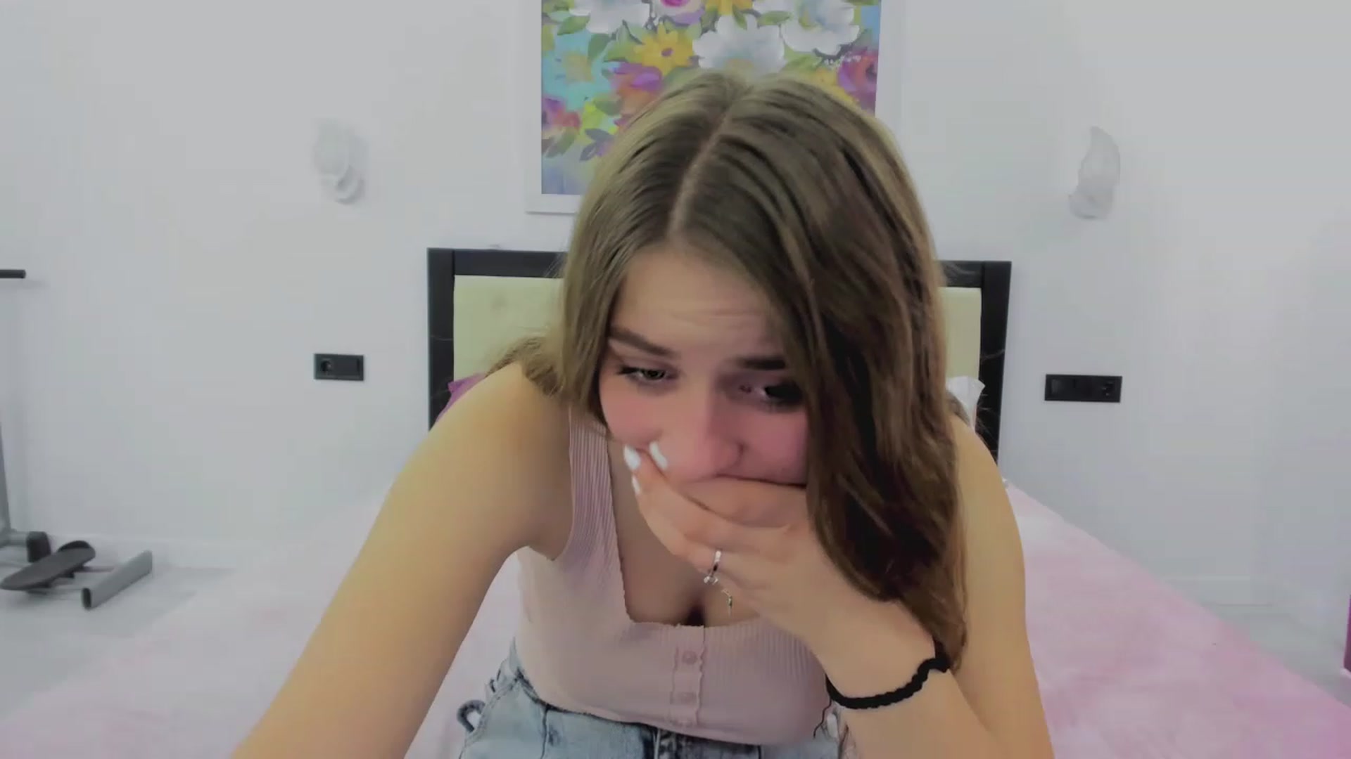 Gallery image thumbnail from AlisaSunshine's myfreecams stream on, 11/22/2022, 11:33 image 4 of 20