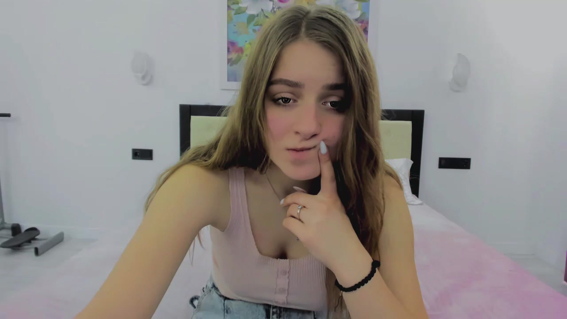 Gallery image thumbnail from AlisaSunshine's myfreecams stream on, 11/22/2022, 11:33 image 8 of 20