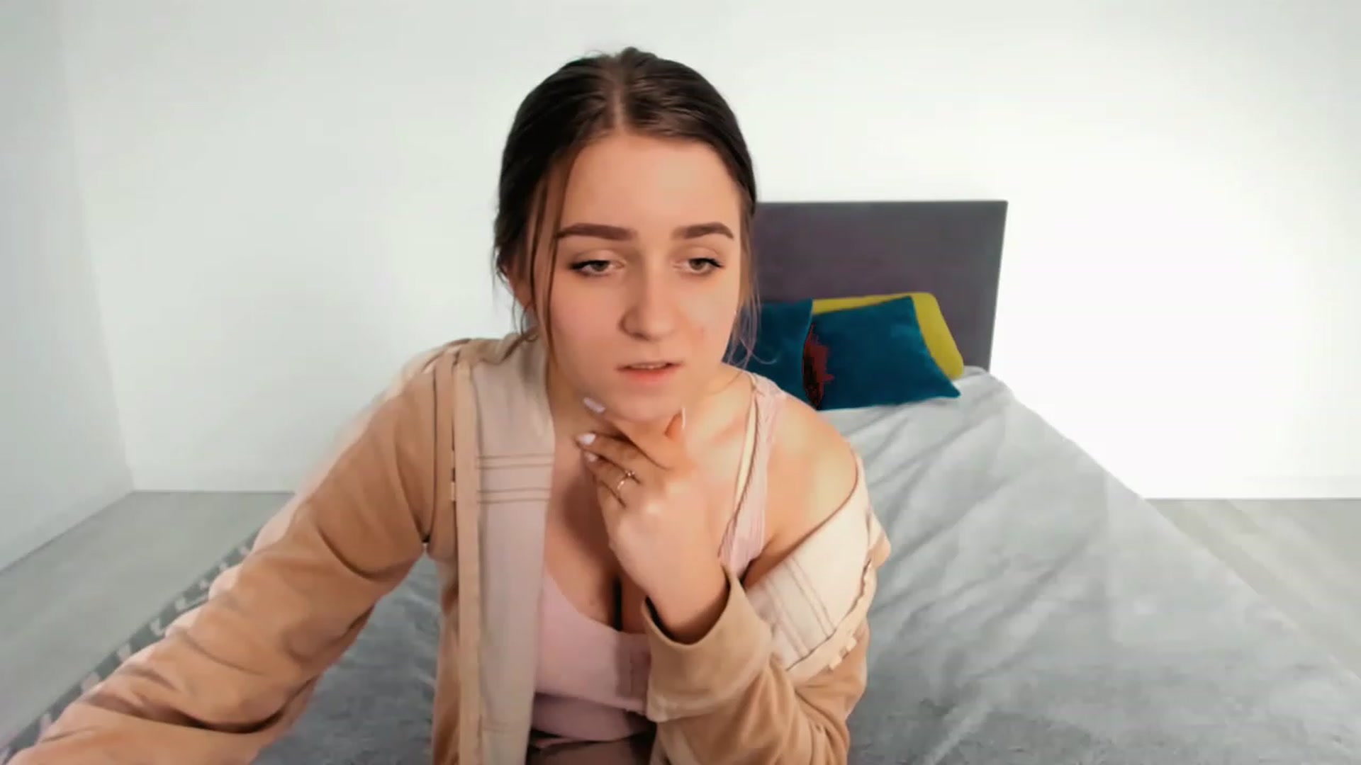 Gallery image thumbnail from AlisaSunshine's myfreecams stream on, 11/25/2022, 09:49 image 17 of 20
