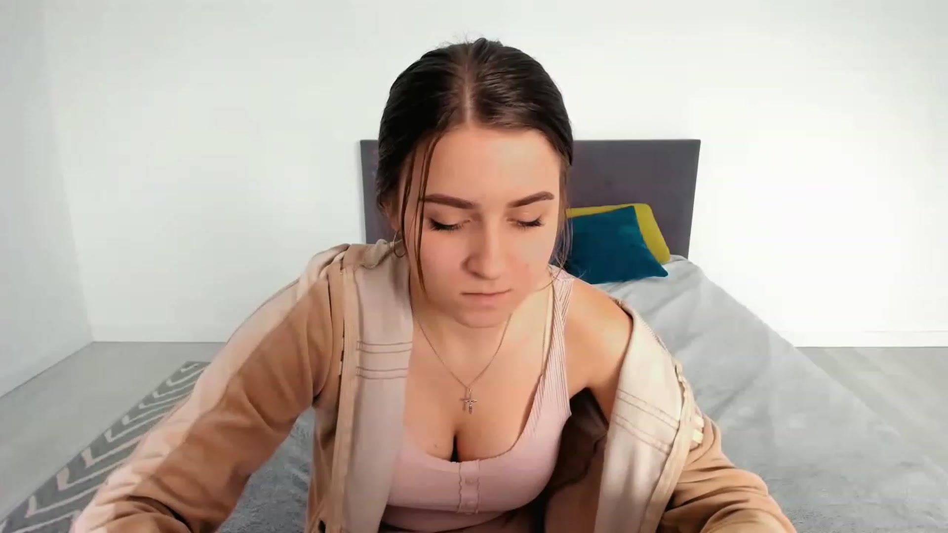 Gallery image thumbnail from AlisaSunshine's myfreecams stream on, 11/25/2022, 09:49 image 18 of 20