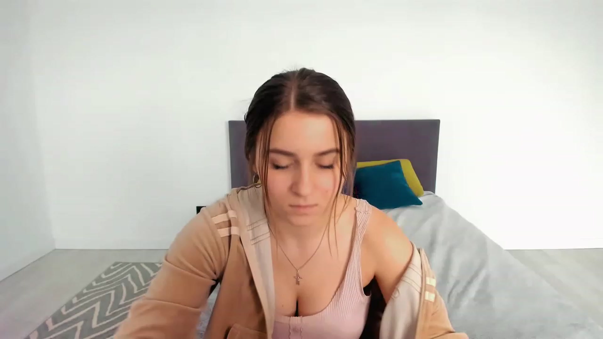 Gallery image thumbnail from AlisaSunshine's myfreecams stream on, 11/25/2022, 10:58 image 12 of 20